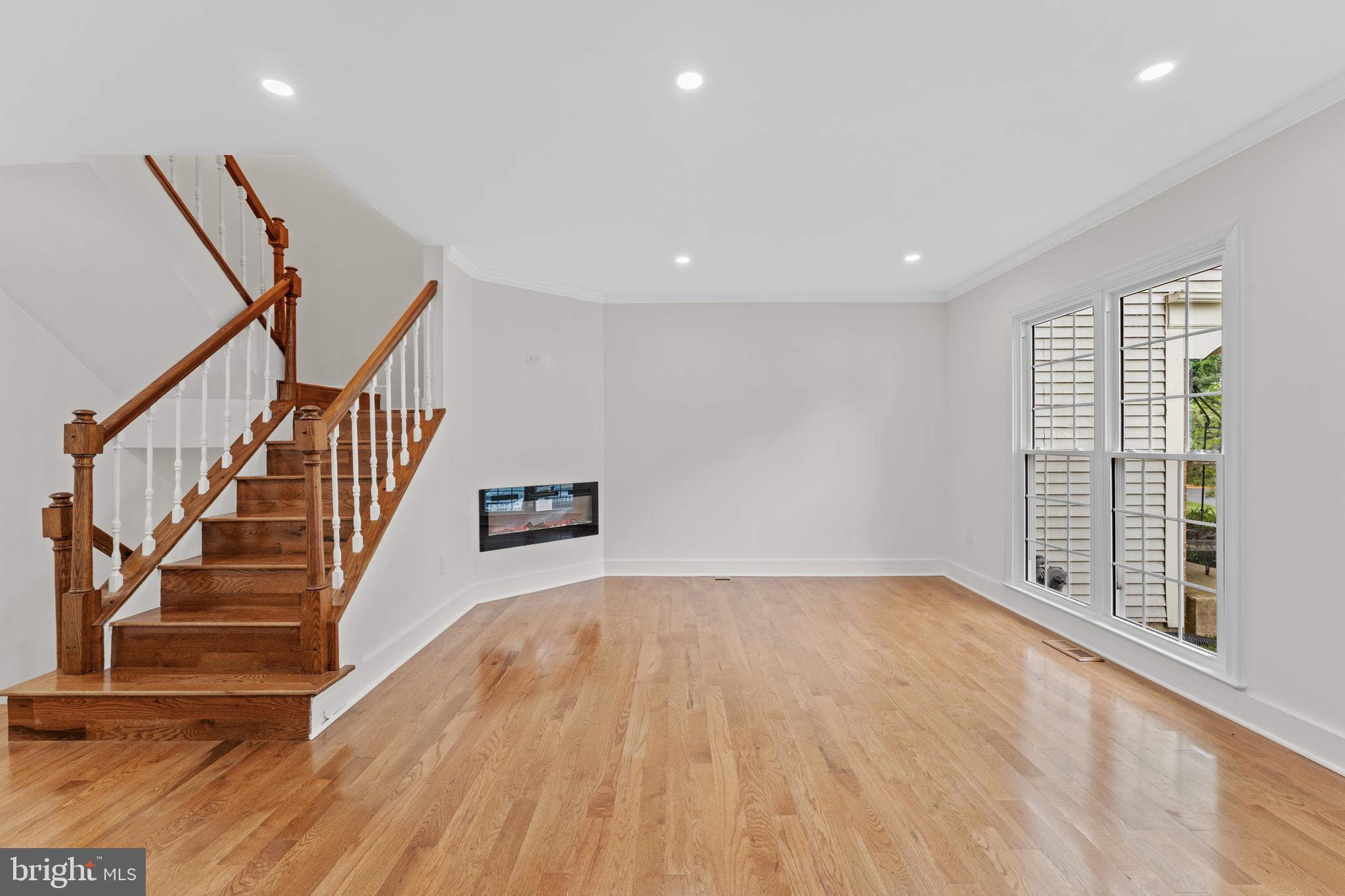 DUMONT OAKS - Residential