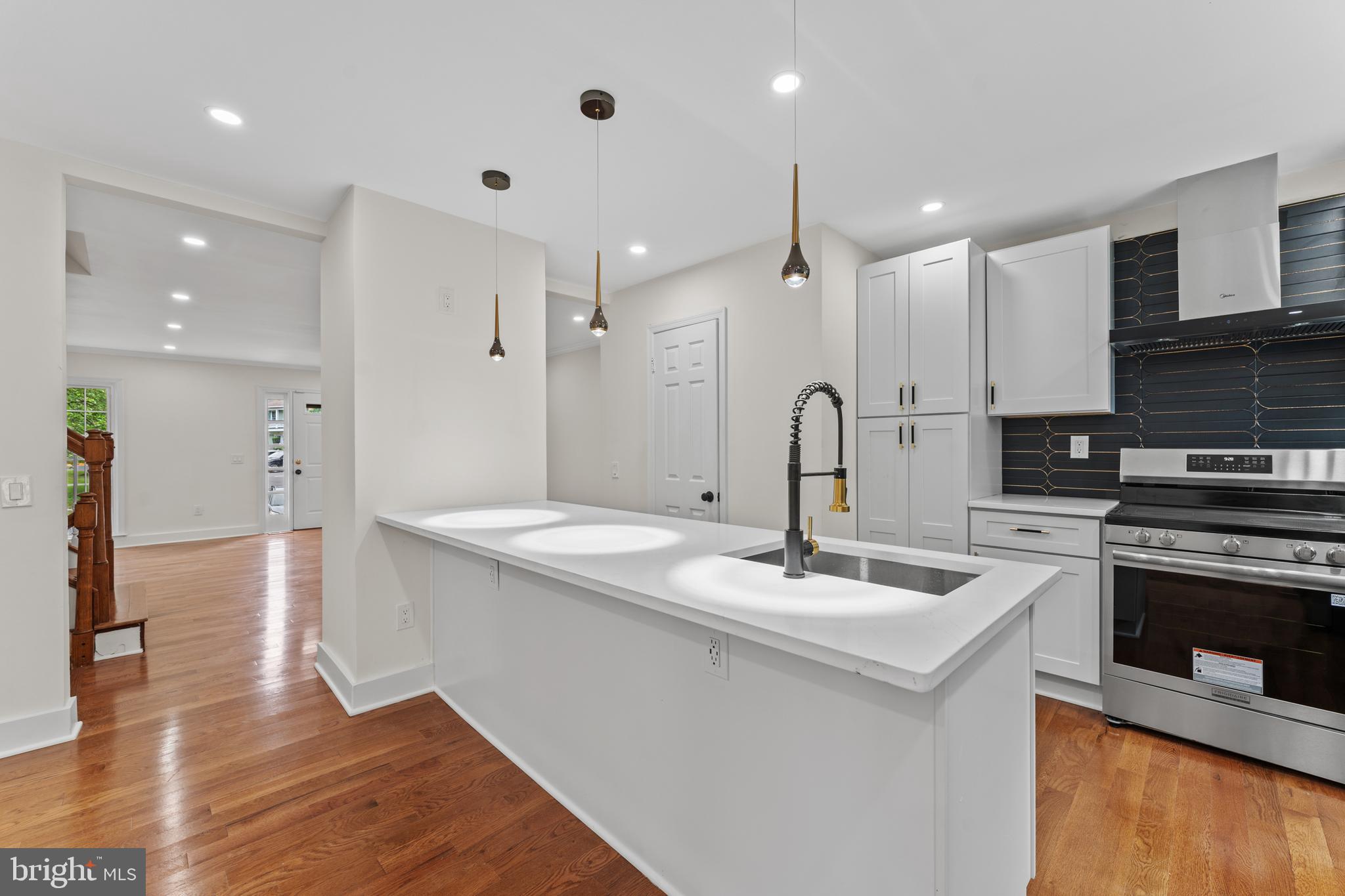 DUMONT OAKS - Residential