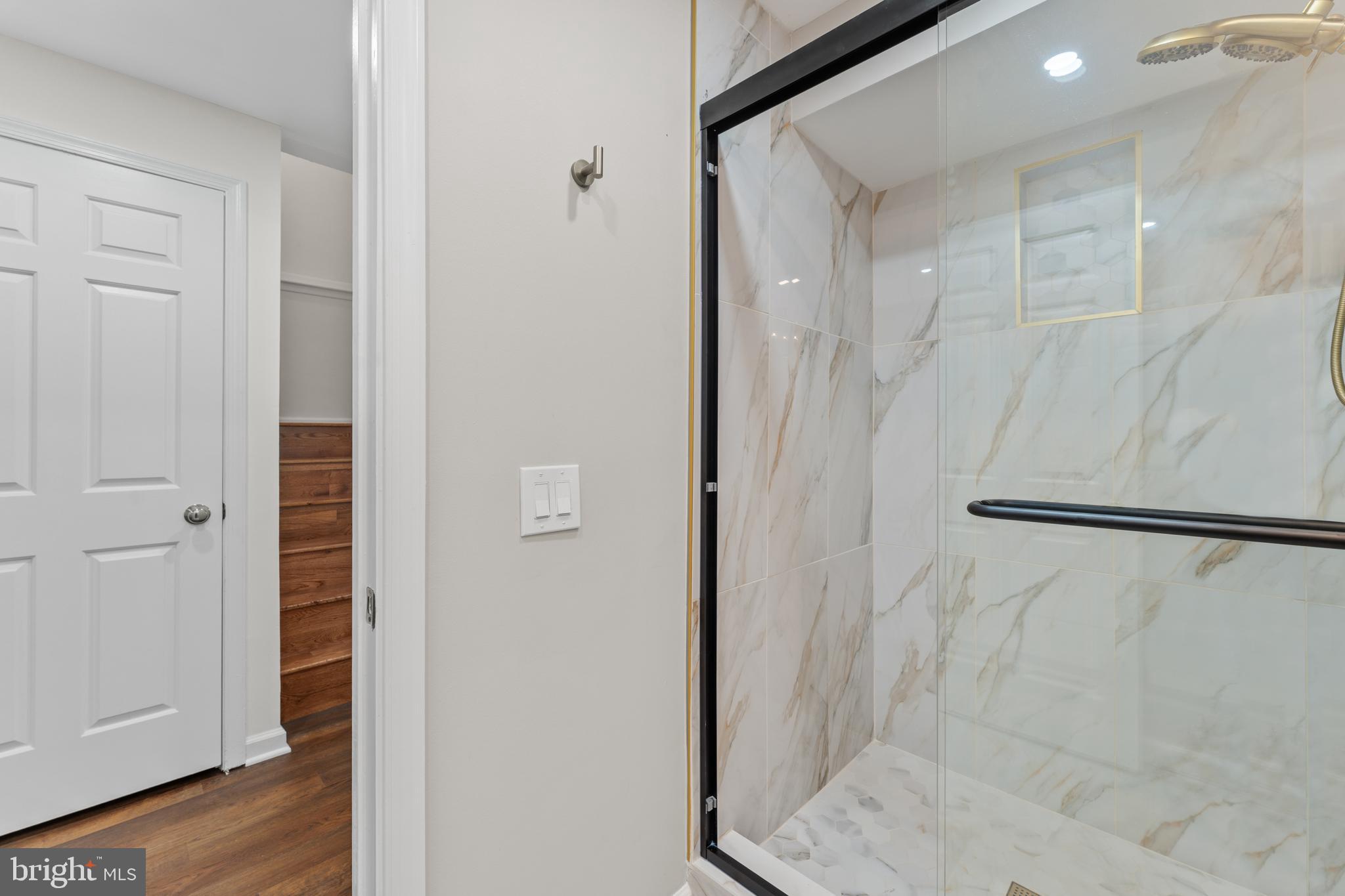 DUMONT OAKS - Residential