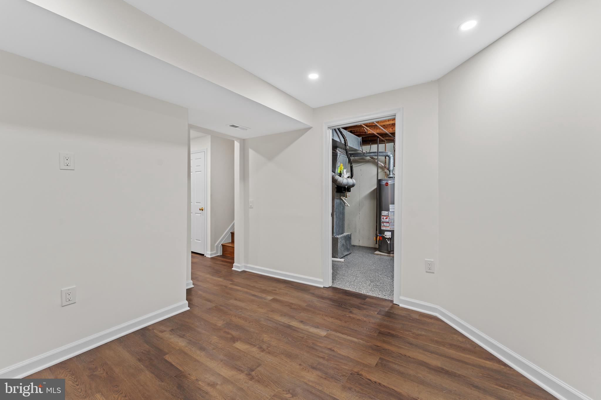 DUMONT OAKS - Residential