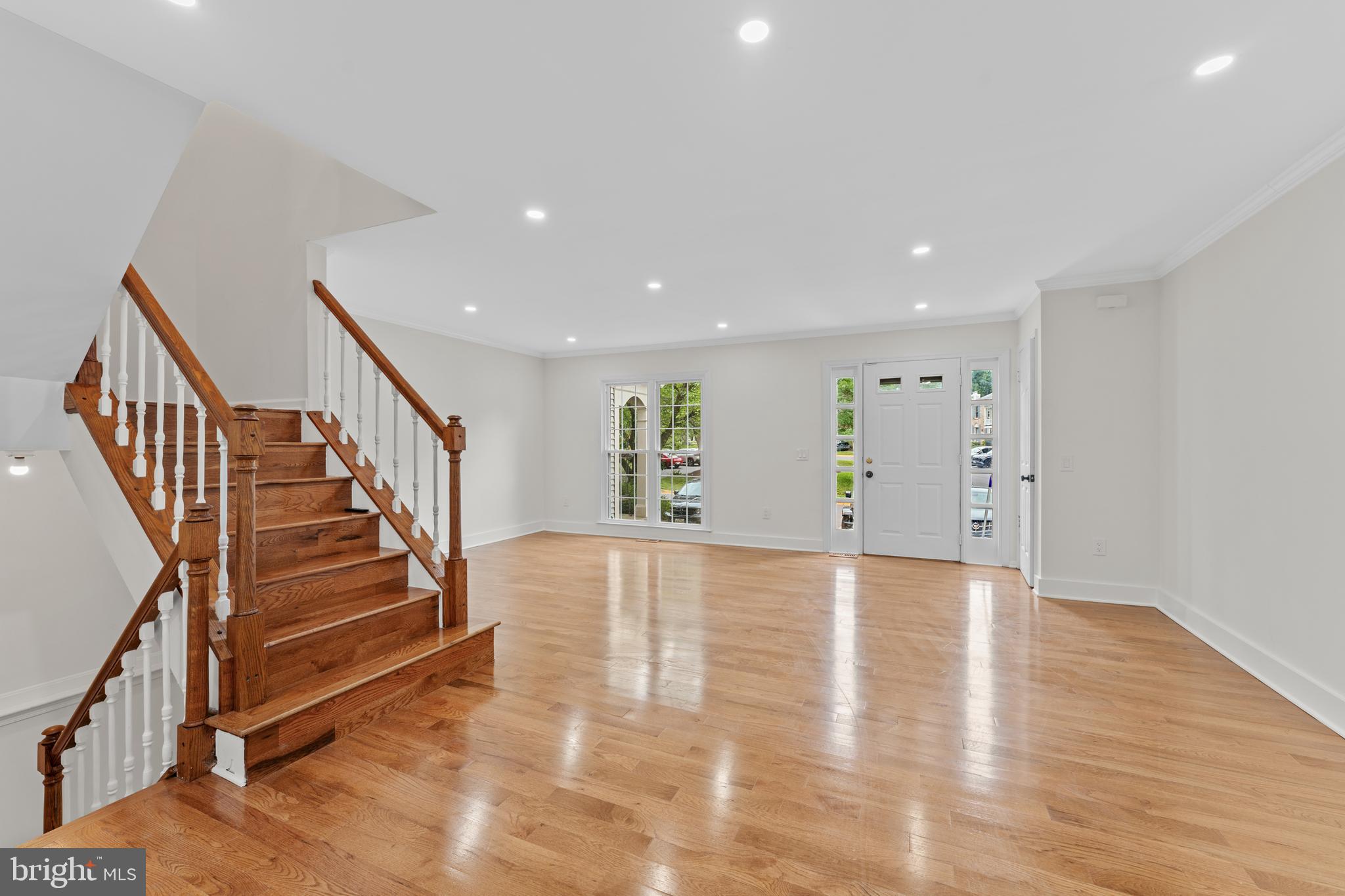 DUMONT OAKS - Residential