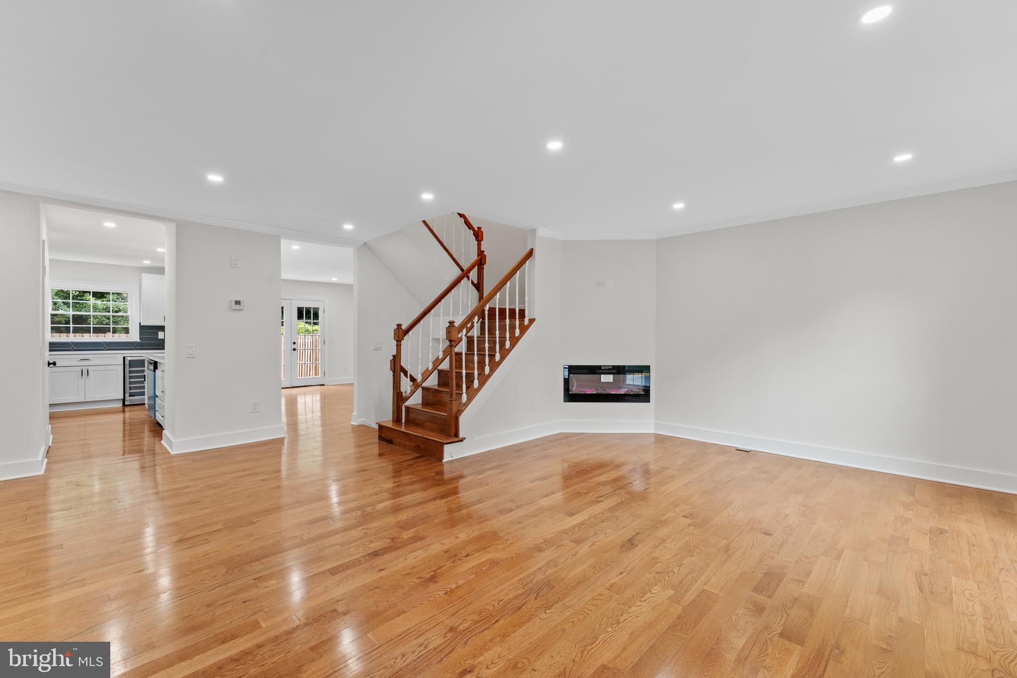 DUMONT OAKS - Residential