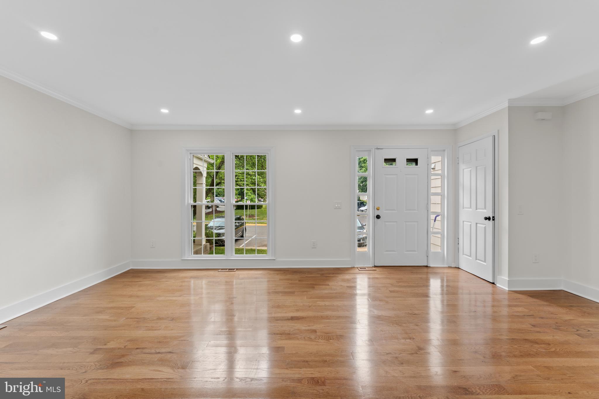 DUMONT OAKS - Residential