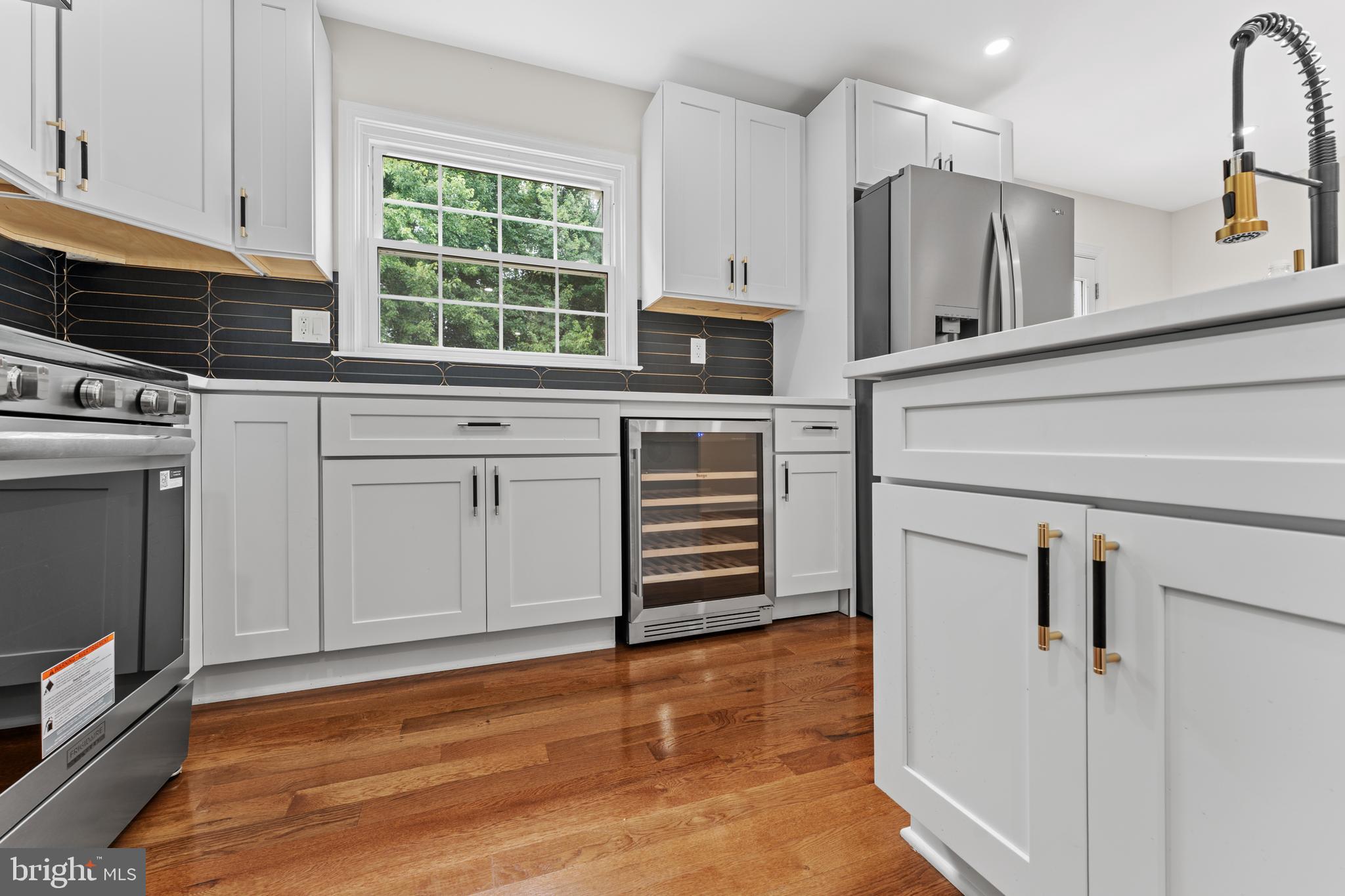 DUMONT OAKS - Residential
