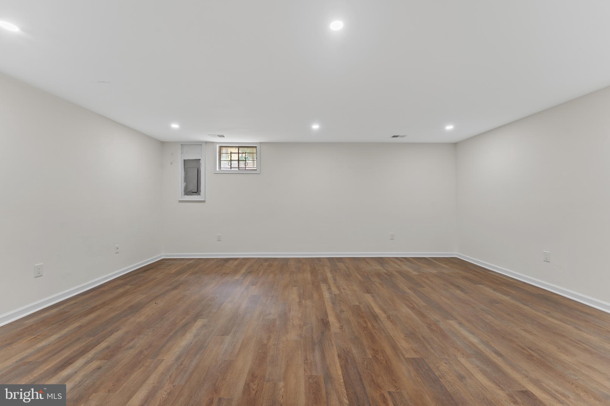 DUMONT OAKS - Residential