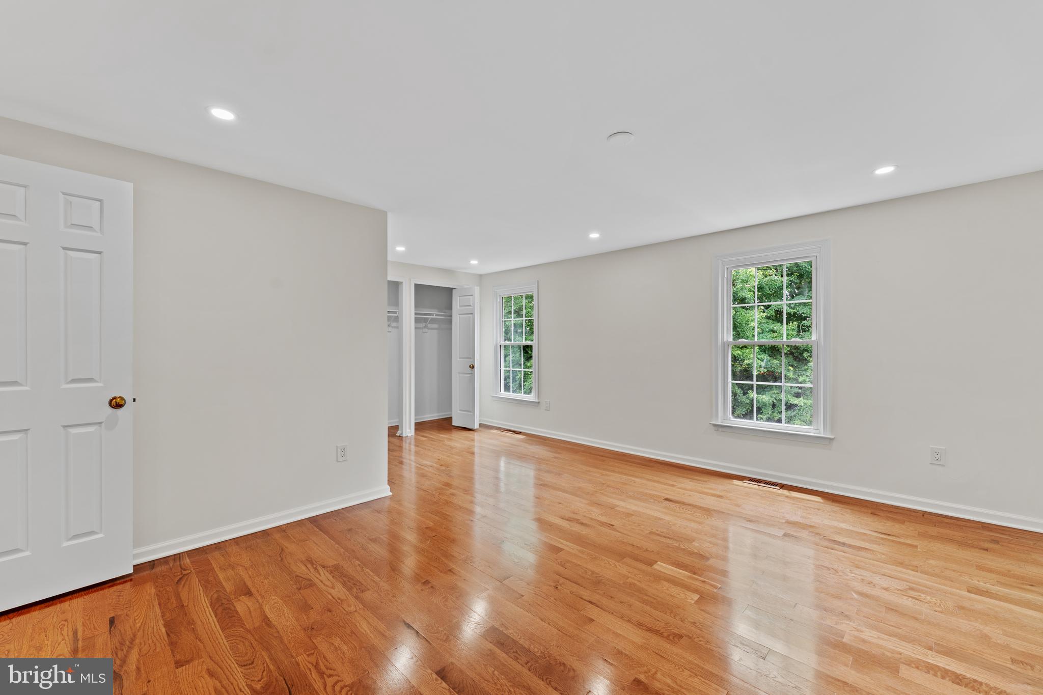 DUMONT OAKS - Residential