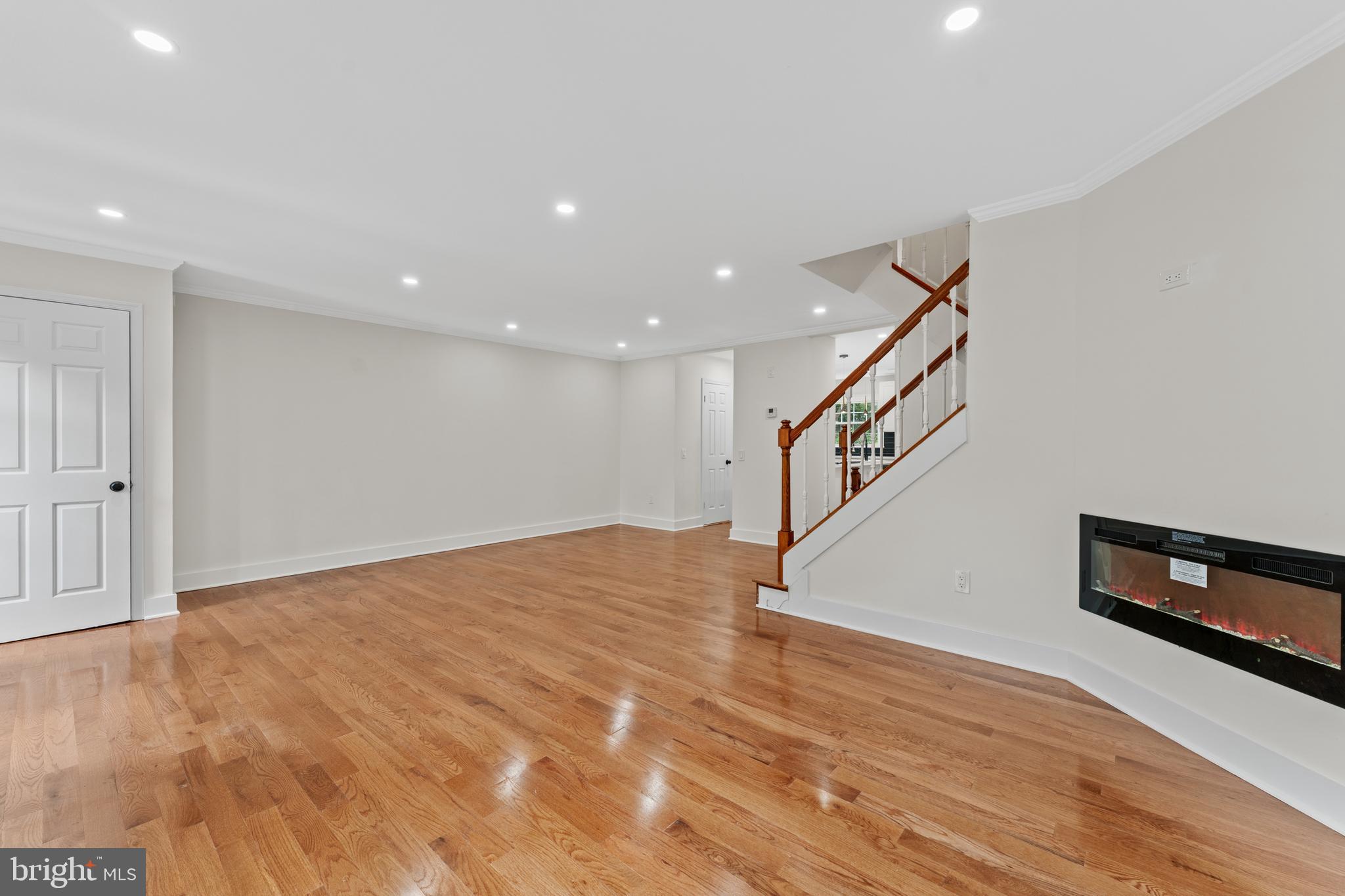 DUMONT OAKS - Residential