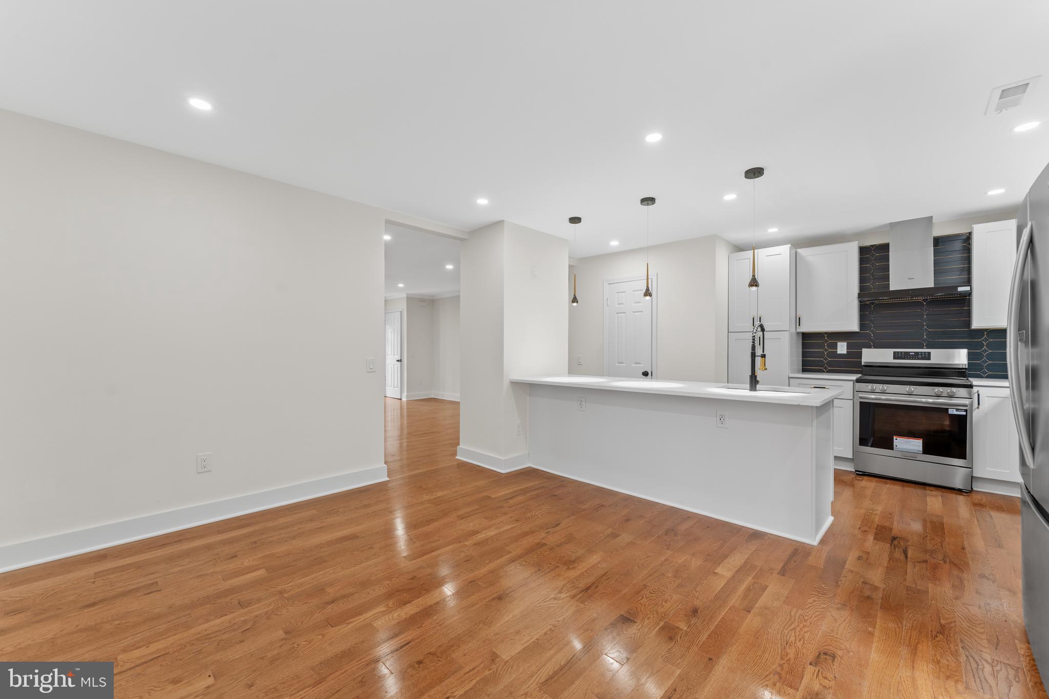 DUMONT OAKS - Residential