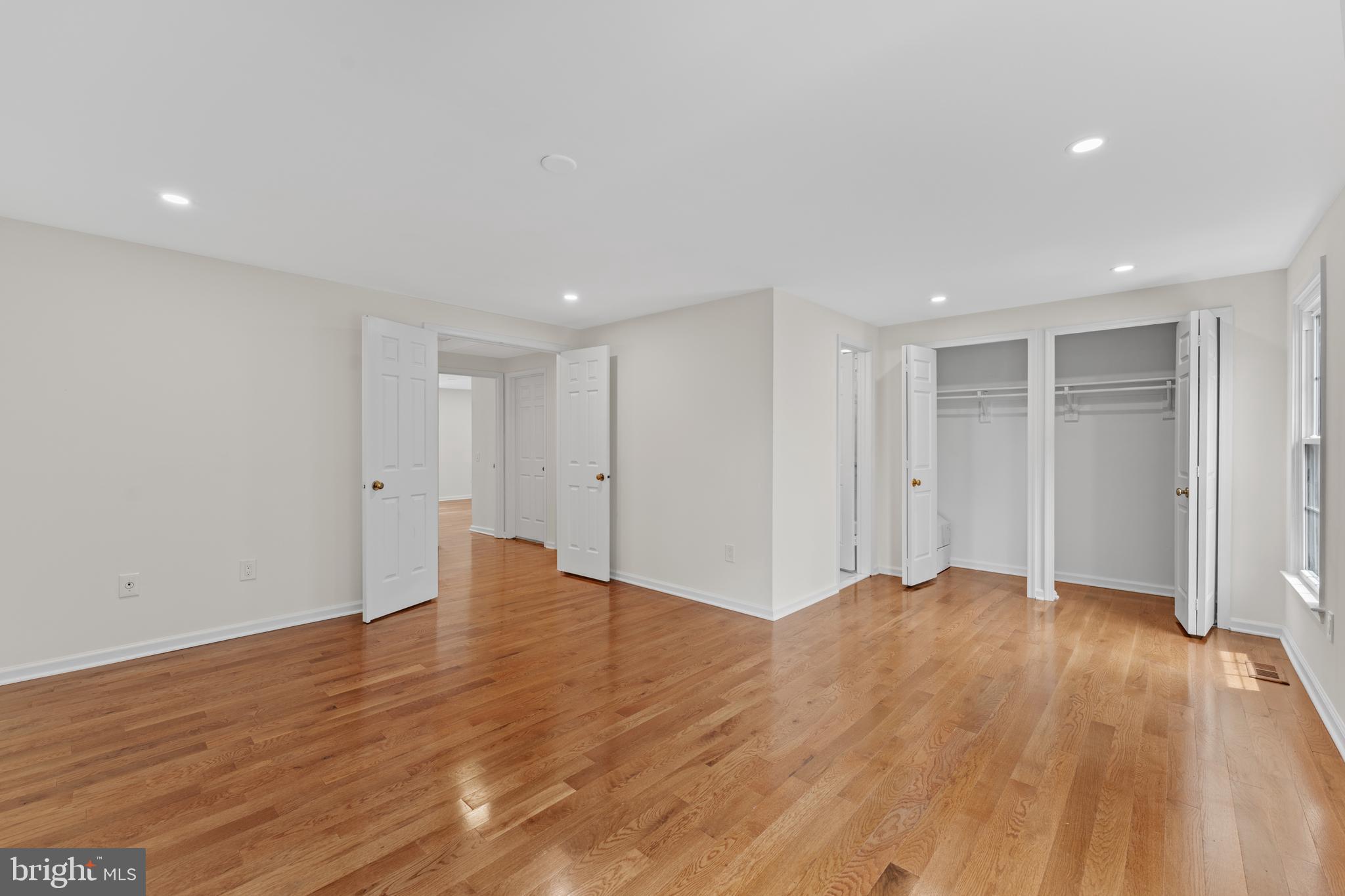 DUMONT OAKS - Residential