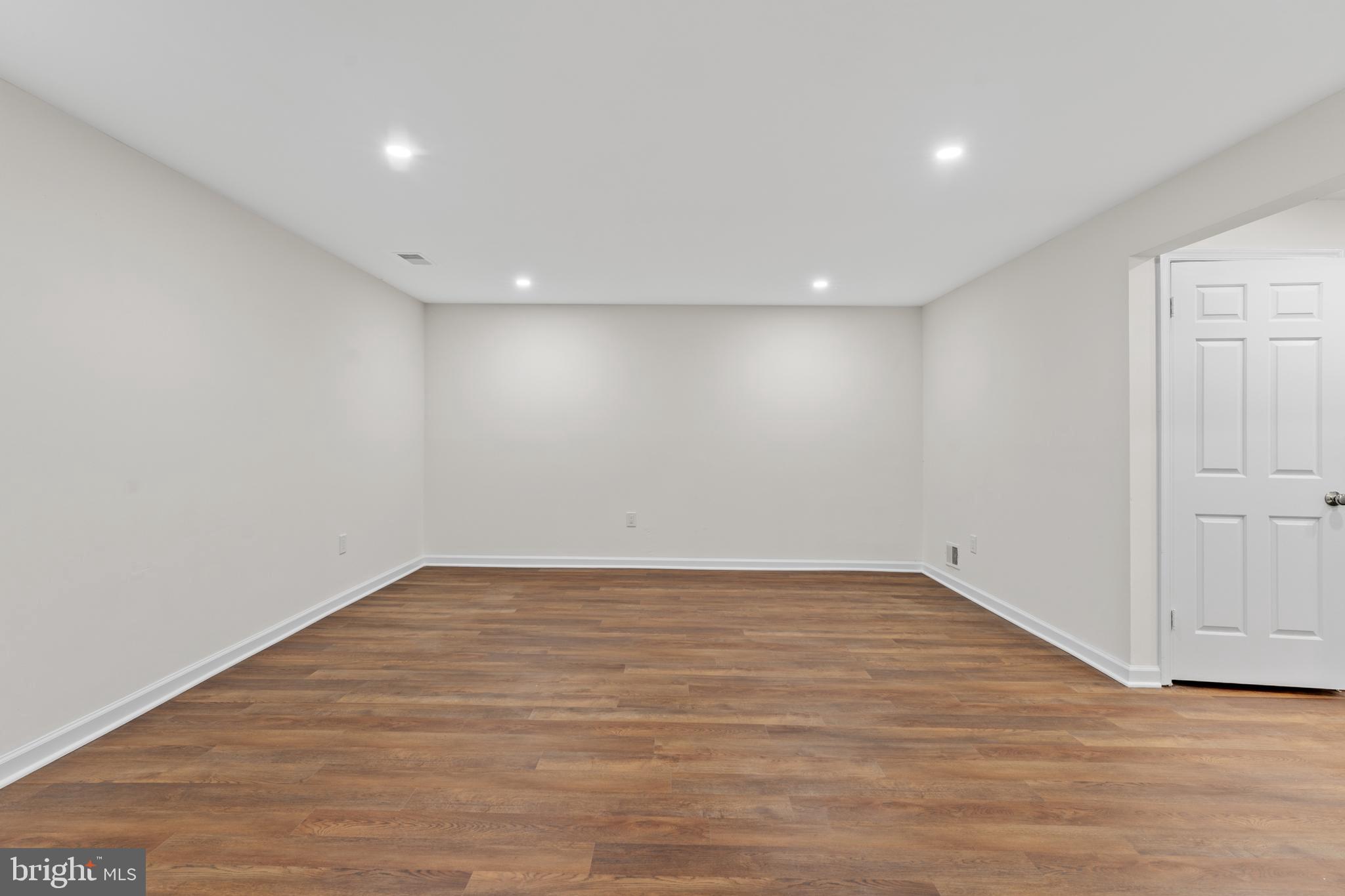 DUMONT OAKS - Residential