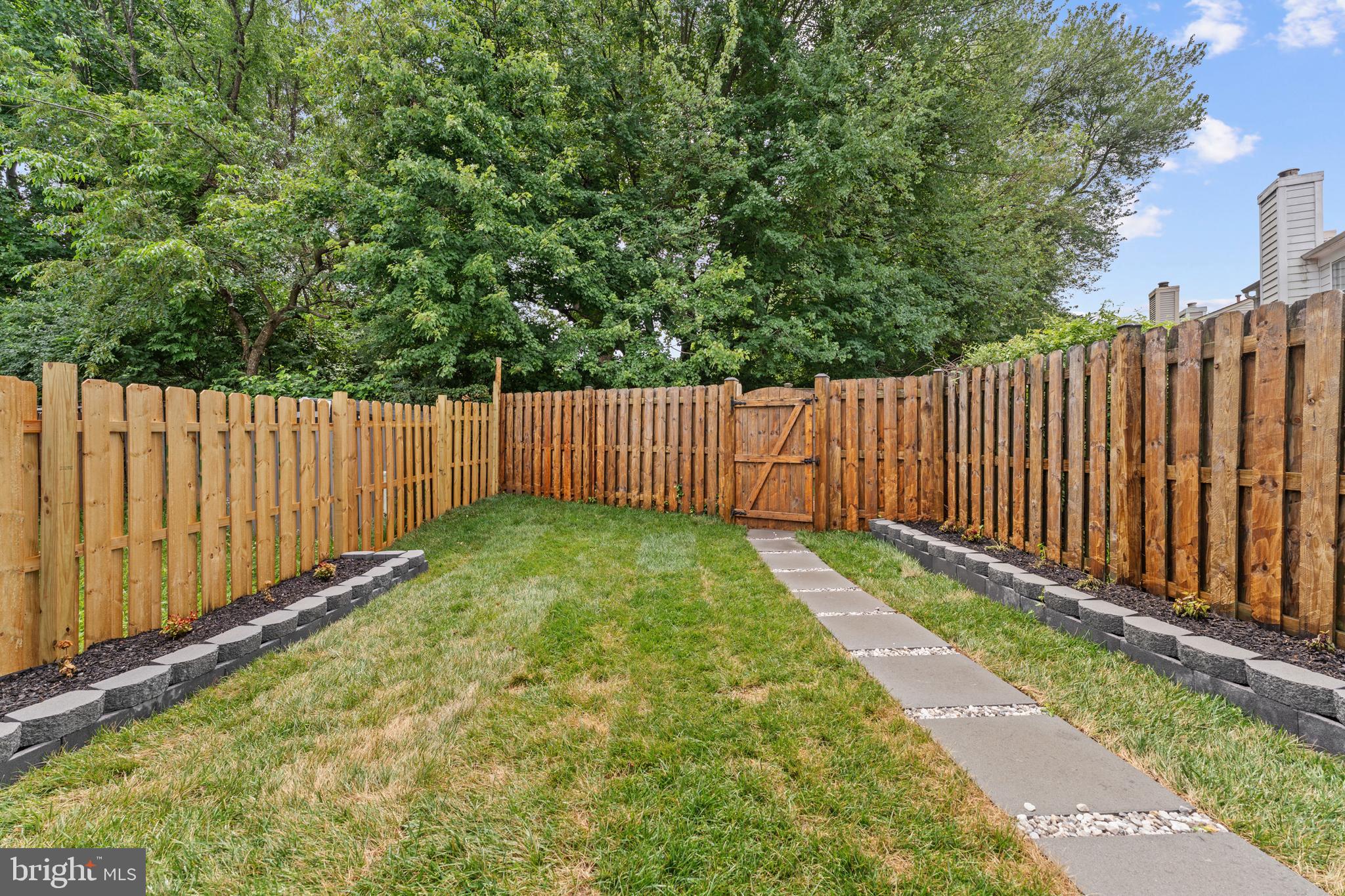 DUMONT OAKS - Residential