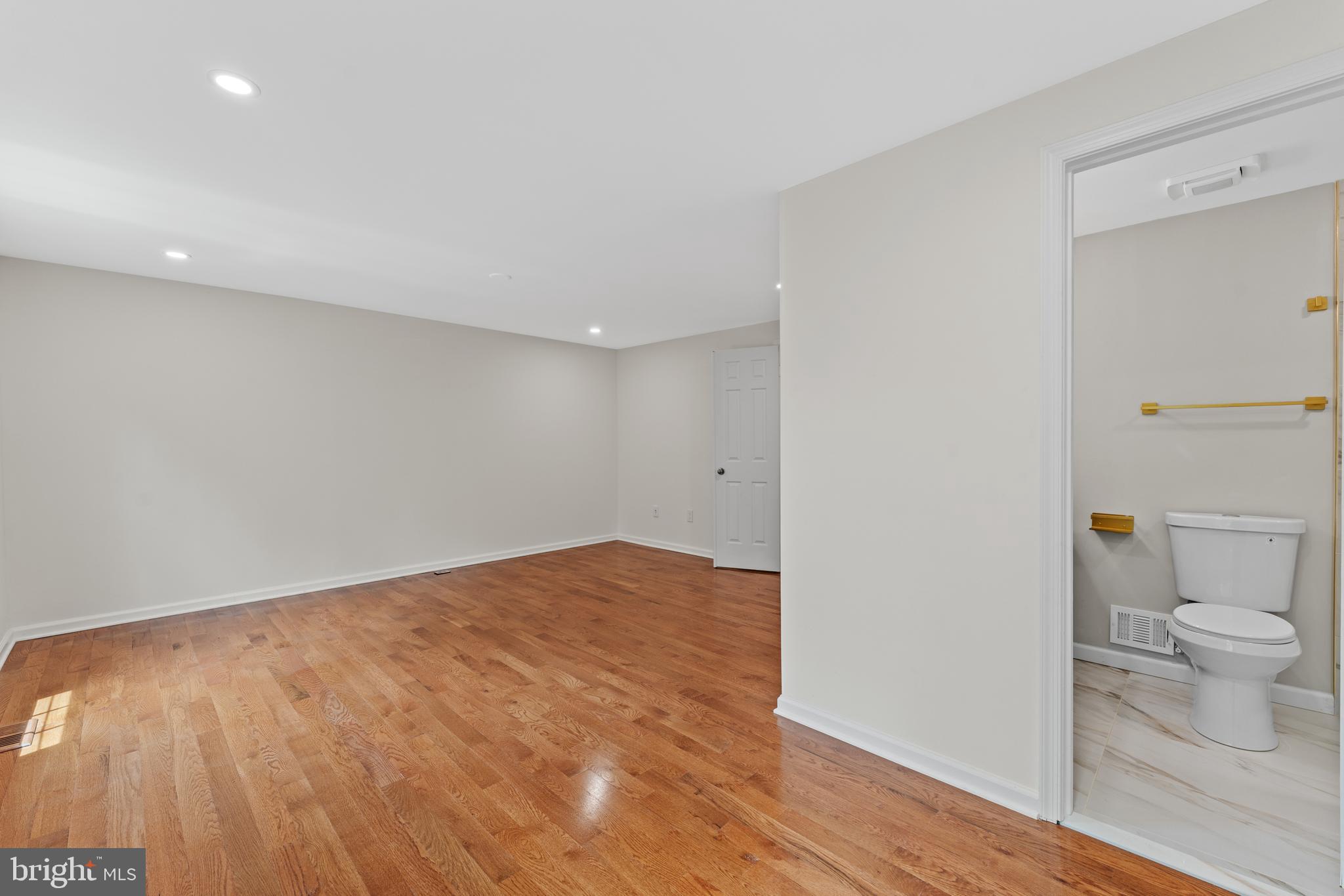 DUMONT OAKS - Residential