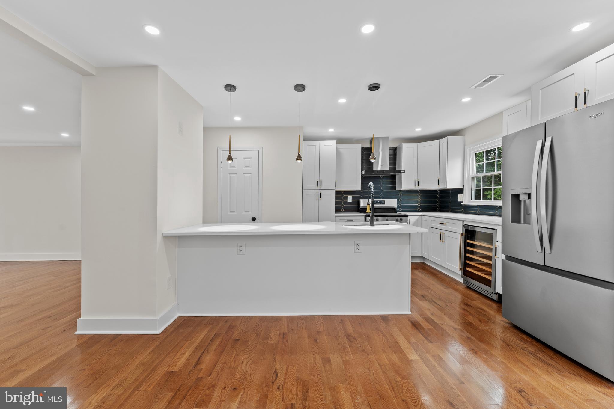 DUMONT OAKS - Residential