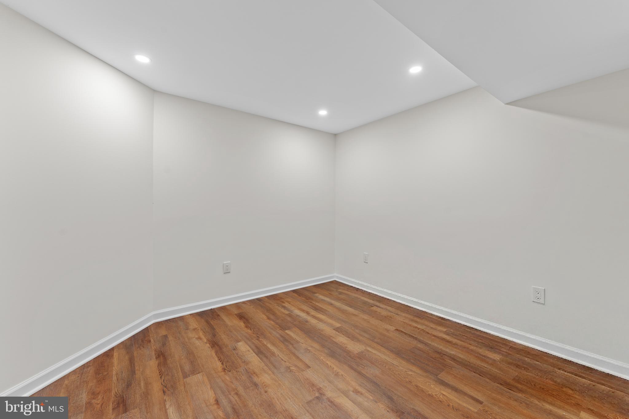 DUMONT OAKS - Residential