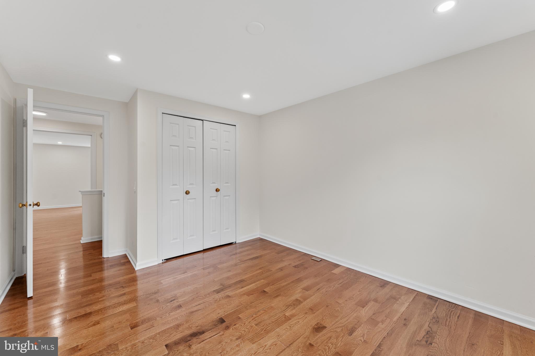 DUMONT OAKS - Residential