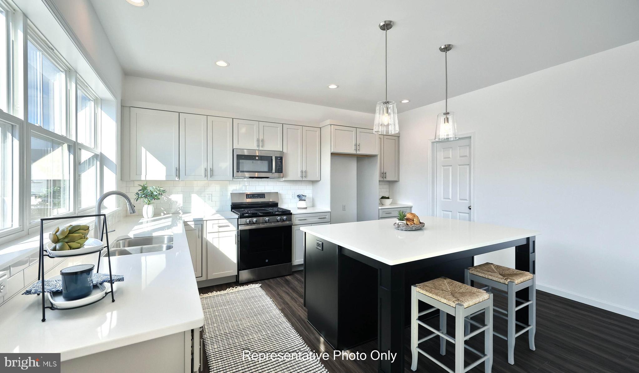 MOUNTAIN VIEW ESTATES - Residential