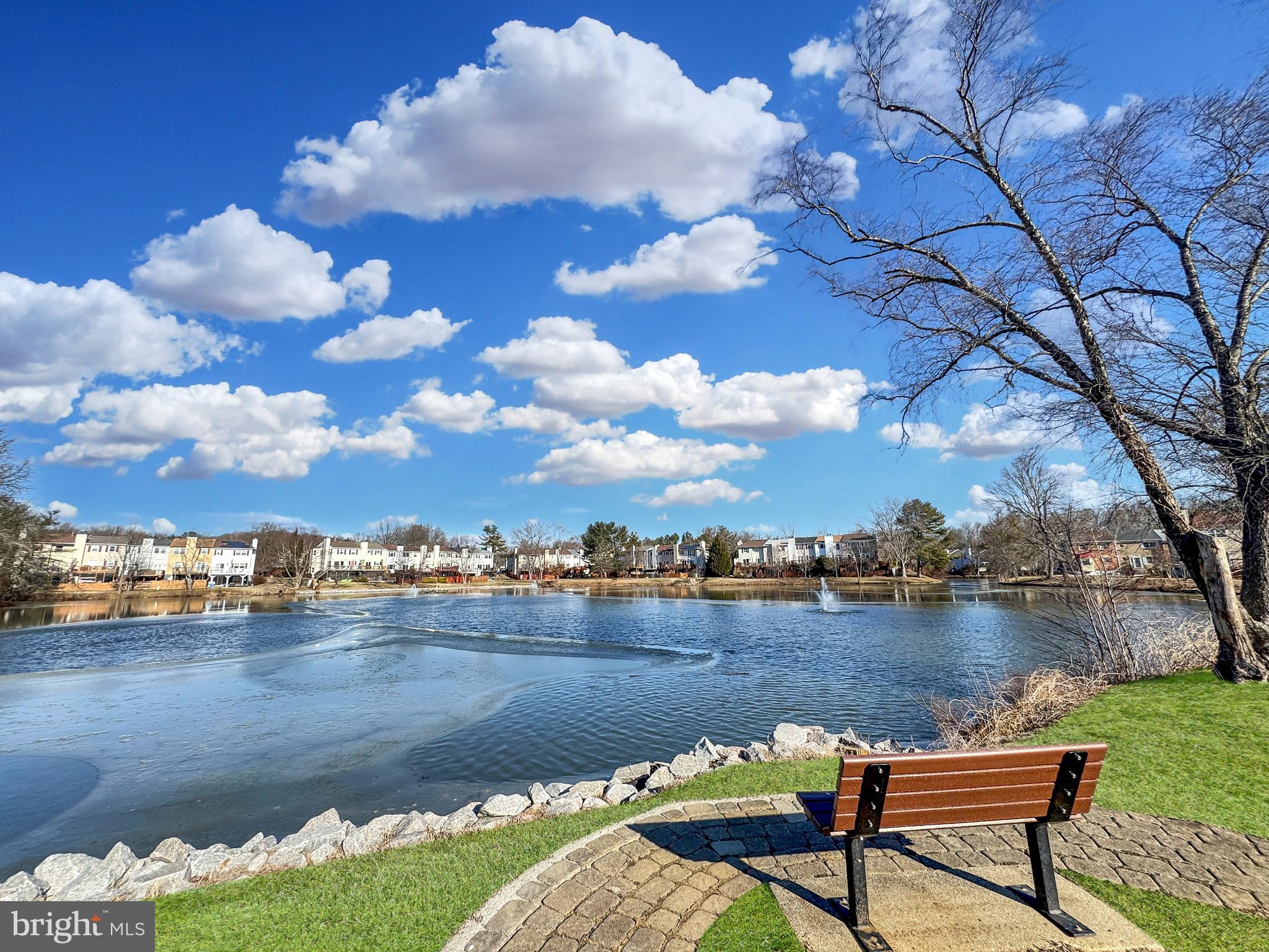 LAKE DEVEREUX - Residential