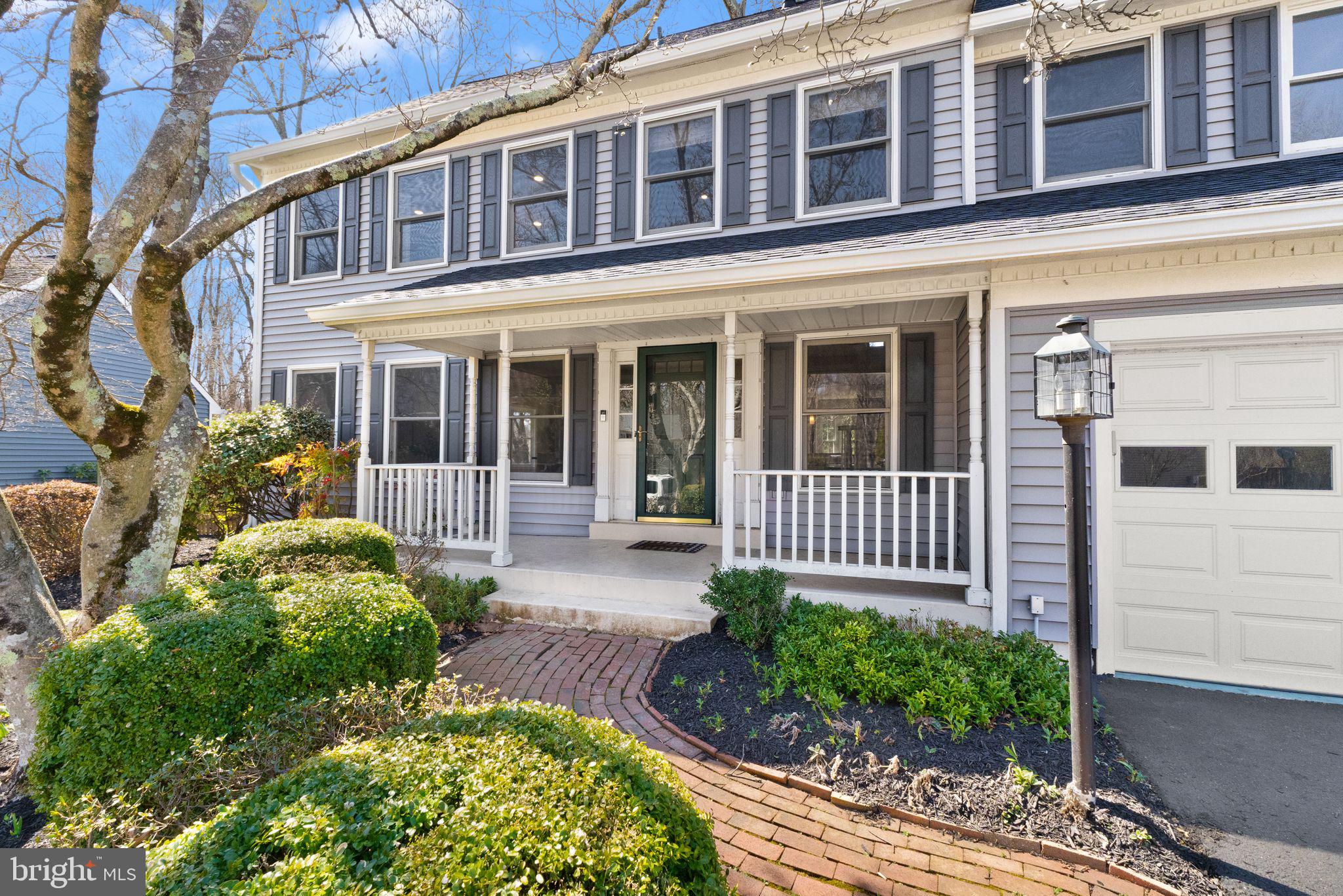 LAKE DEVEREUX - Residential