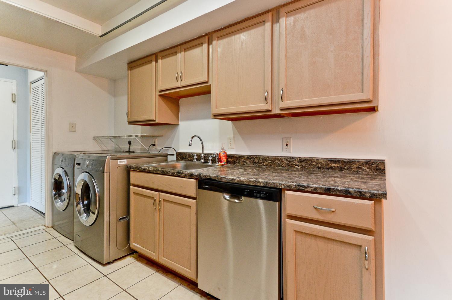 PINE CONDOMINIUM - Residential