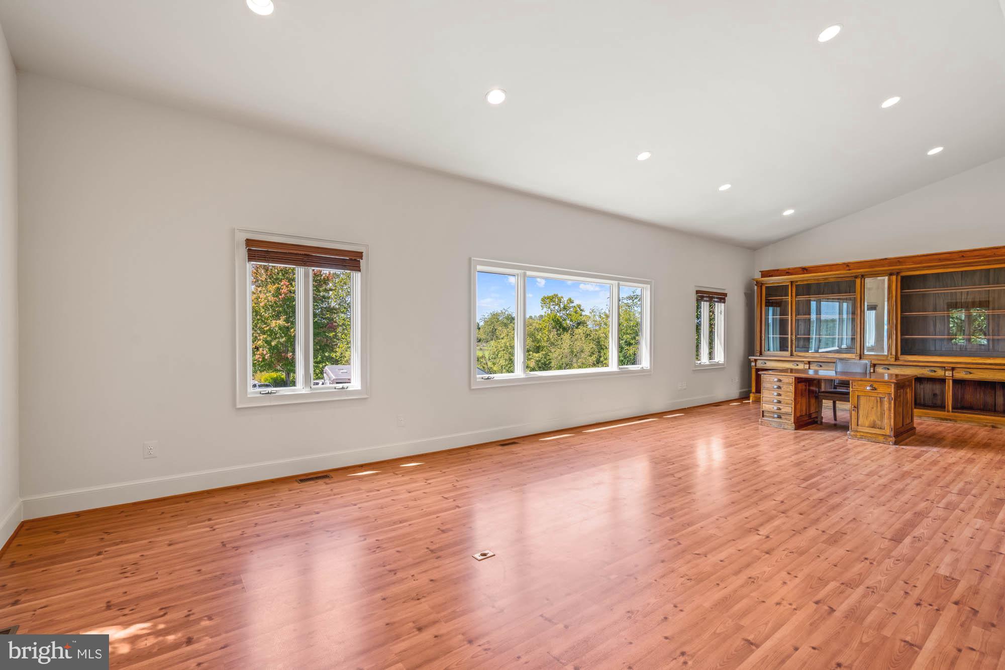 BELLEVUE FARMS - Residential
