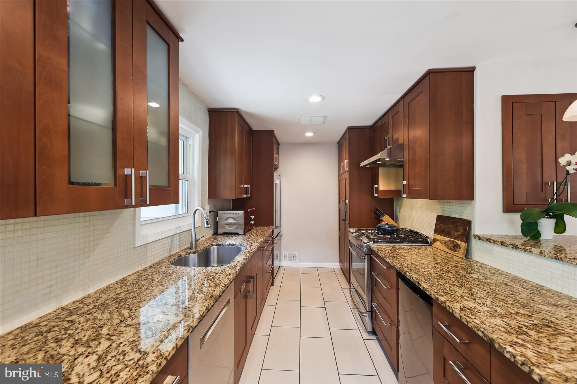BROYHILL PARK - Residential Lease