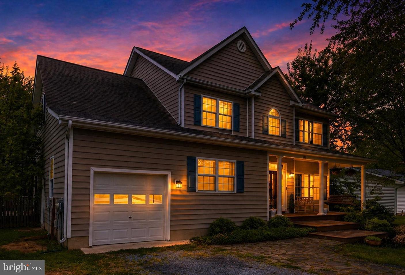 QUEEN ANNE COLONY - Residential