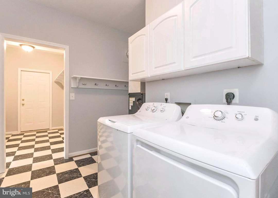 QUEEN ANNE COLONY - Residential