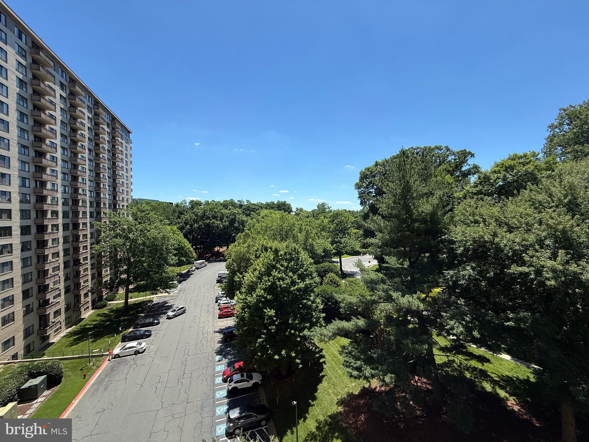 PROMENADE TOWERS - Residential