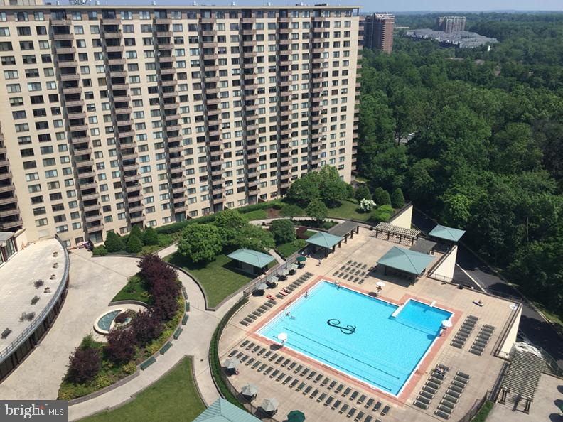 PROMENADE TOWERS - Residential