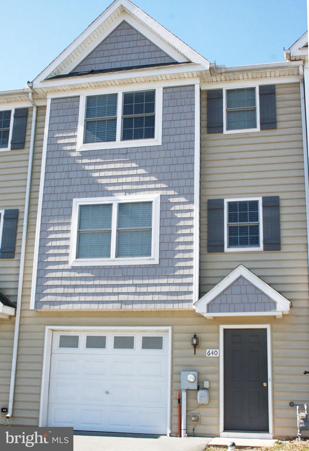ENCLAVE AT HUNTER CREEK - Residential