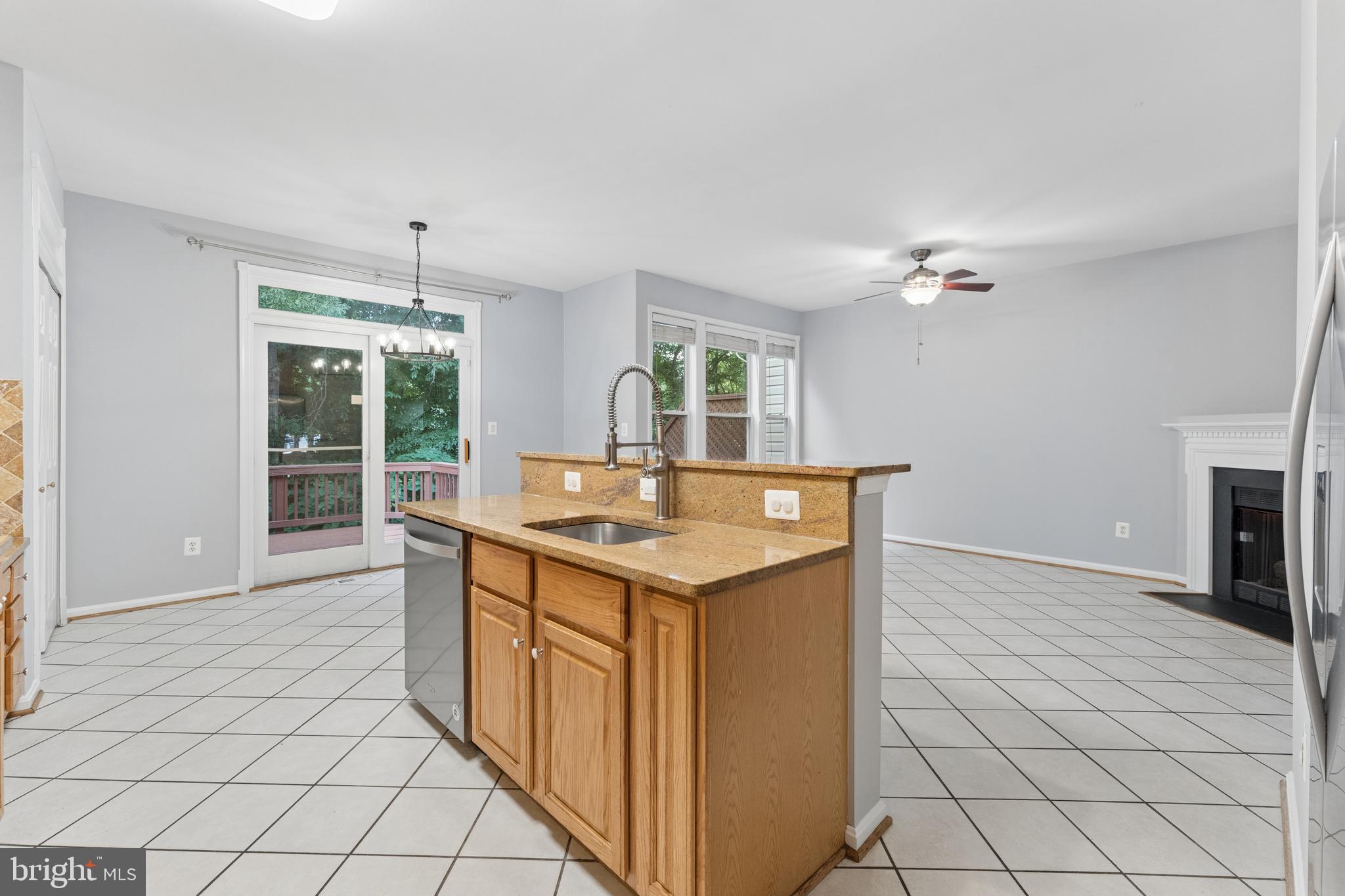 LOWES ISLAND - Residential