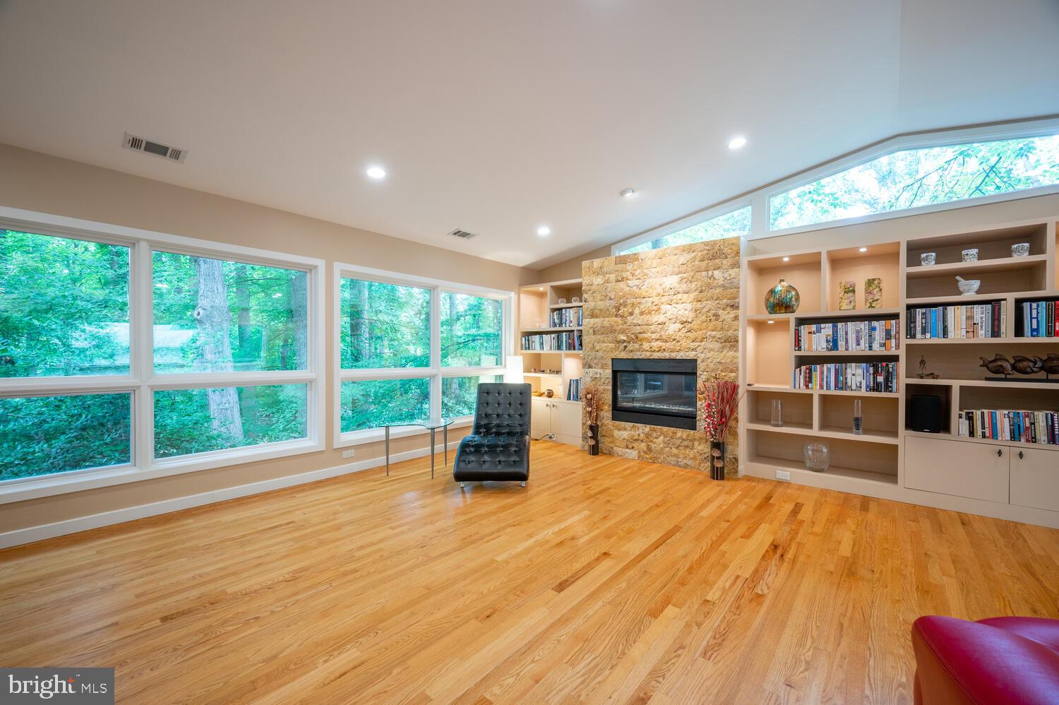 CARDEROCK SPRINGS - Residential