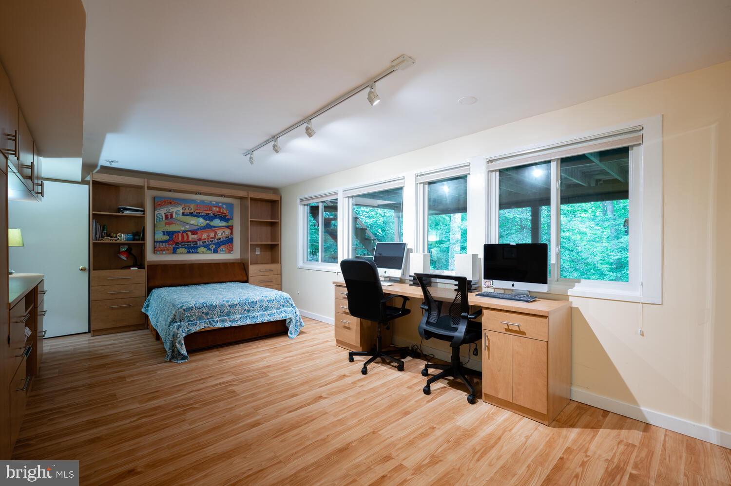 CARDEROCK SPRINGS - Residential