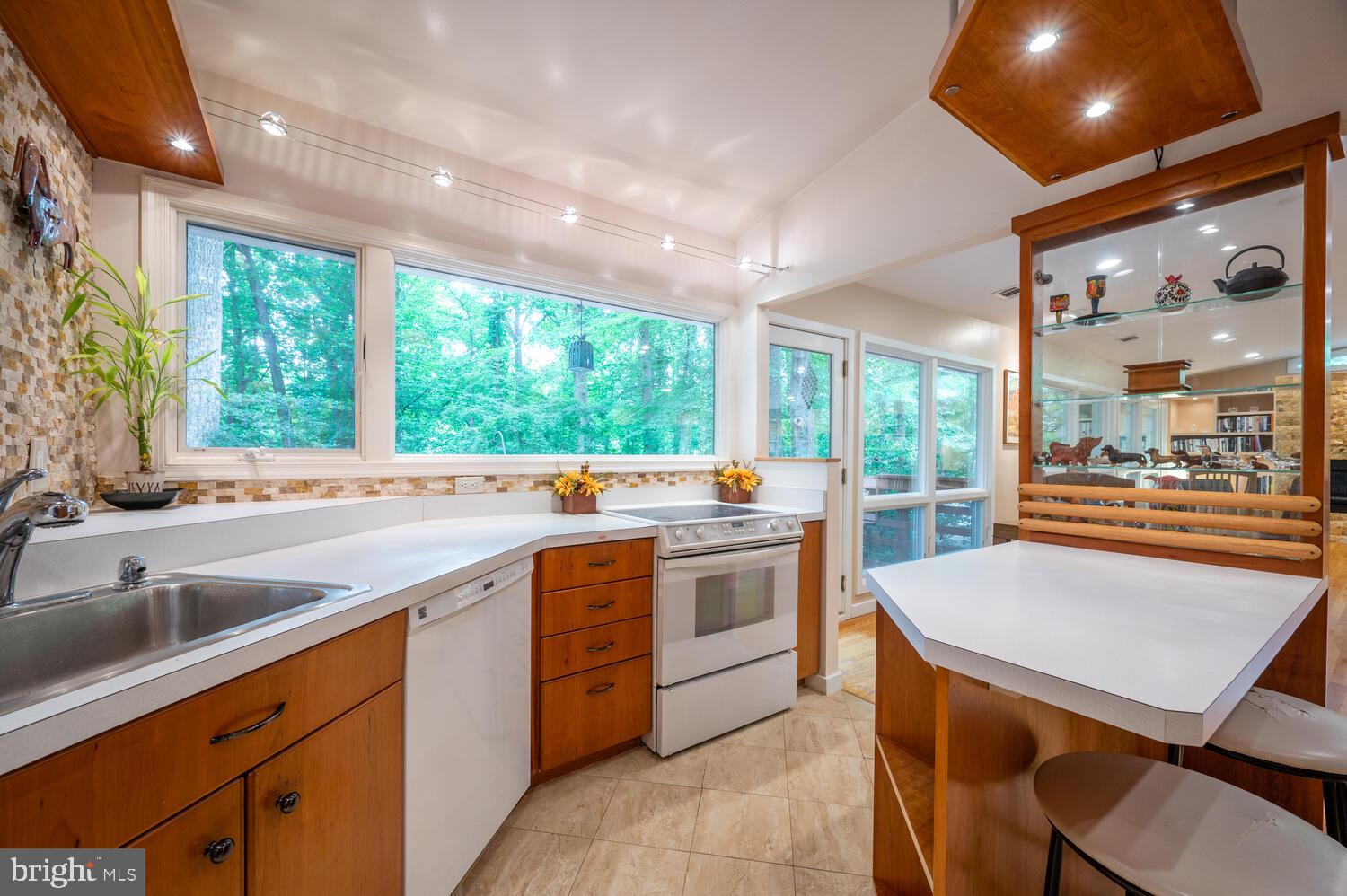 CARDEROCK SPRINGS - Residential