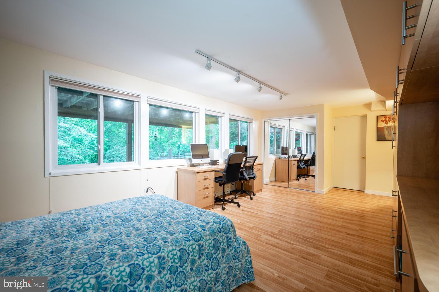 CARDEROCK SPRINGS - Residential