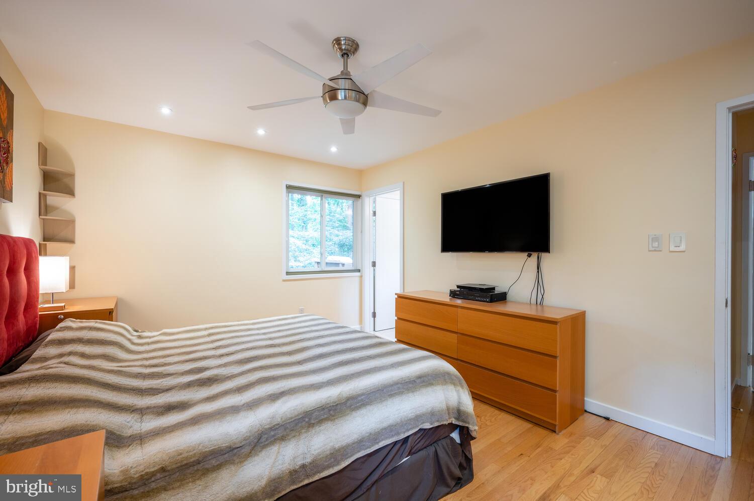 CARDEROCK SPRINGS - Residential