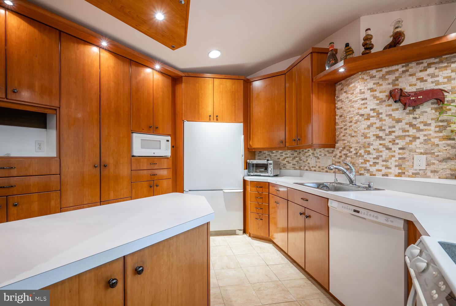 CARDEROCK SPRINGS - Residential