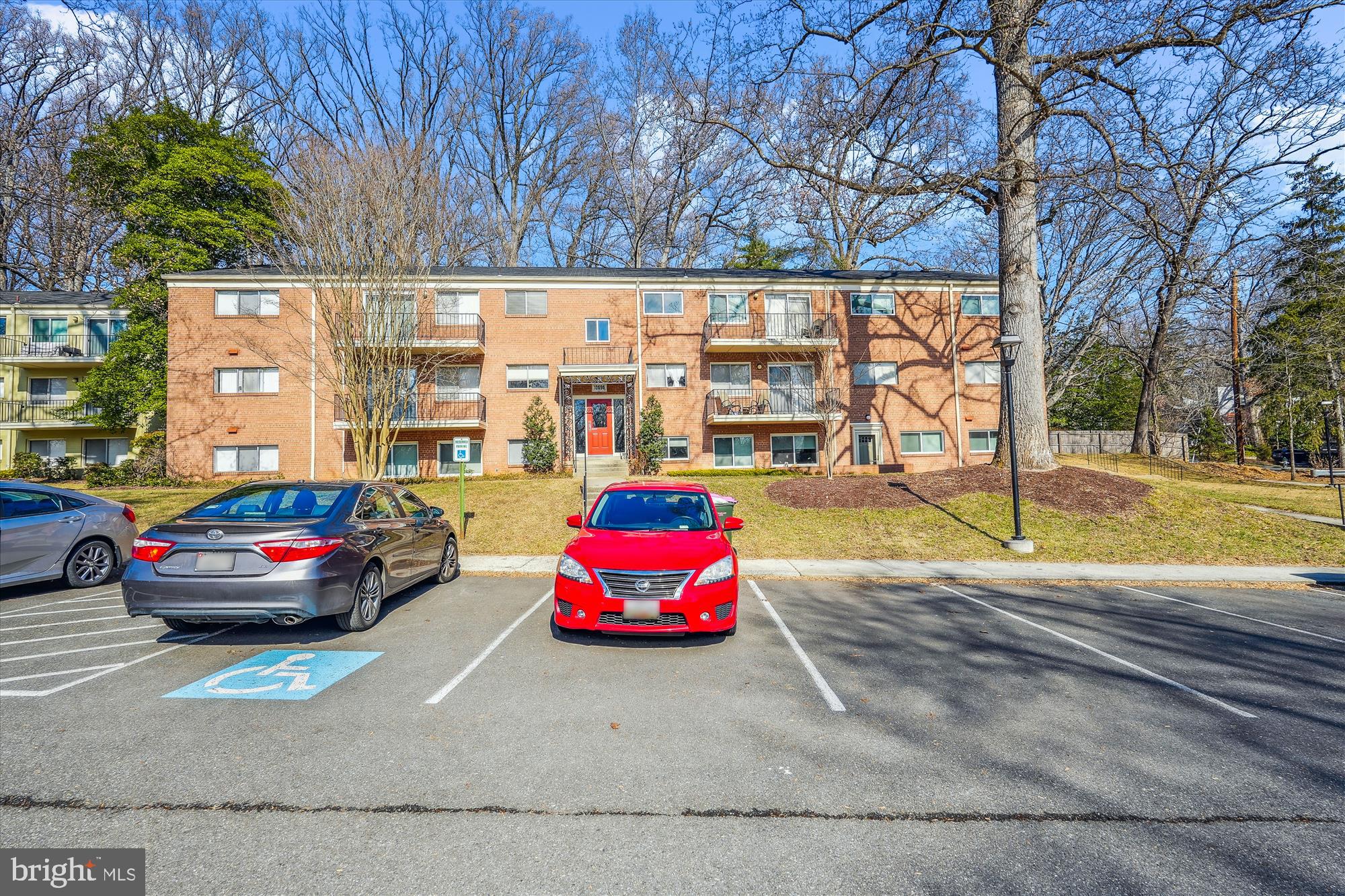 Convenient to Walter Reed, Grosvenor Metro Station and NIH, Beltway  and I270. One of Bethesda most affordable neighborhoods. Utilities are included in a low condo fee. Renovated, remodeled, new floors installed in 2025.
This garden apartment complex backs up to Rock Creek Park. The unit has private views from the balcony.
Community amenities include swimming pool, tennis courts, picnic area with grills, playground, ball field and more. Close by Grosvenor Metro station.
