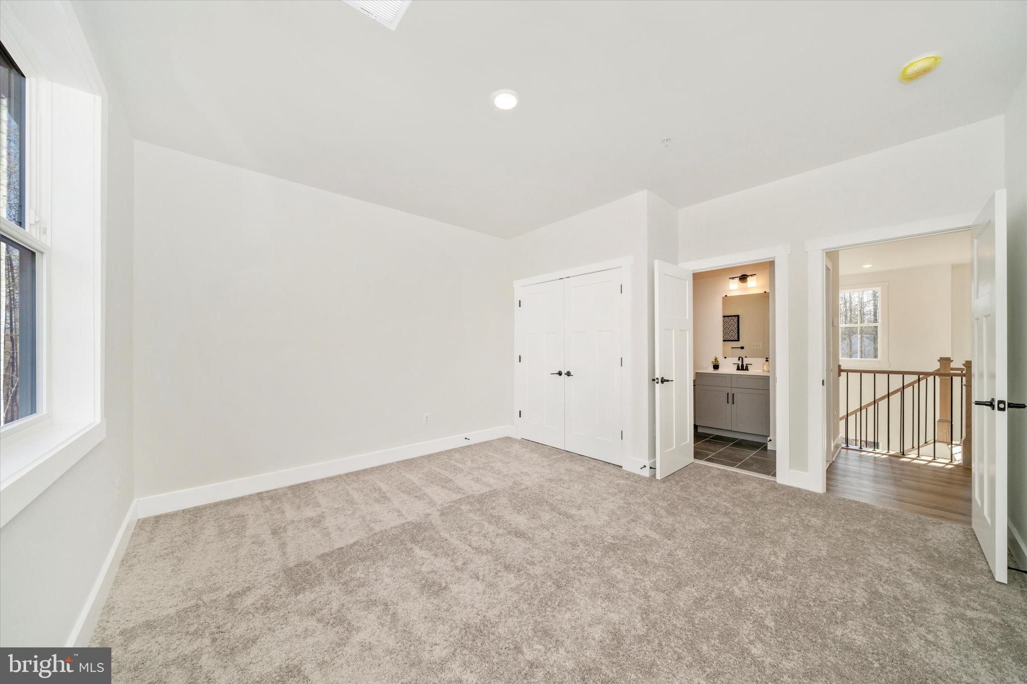 PEA NECK - Residential