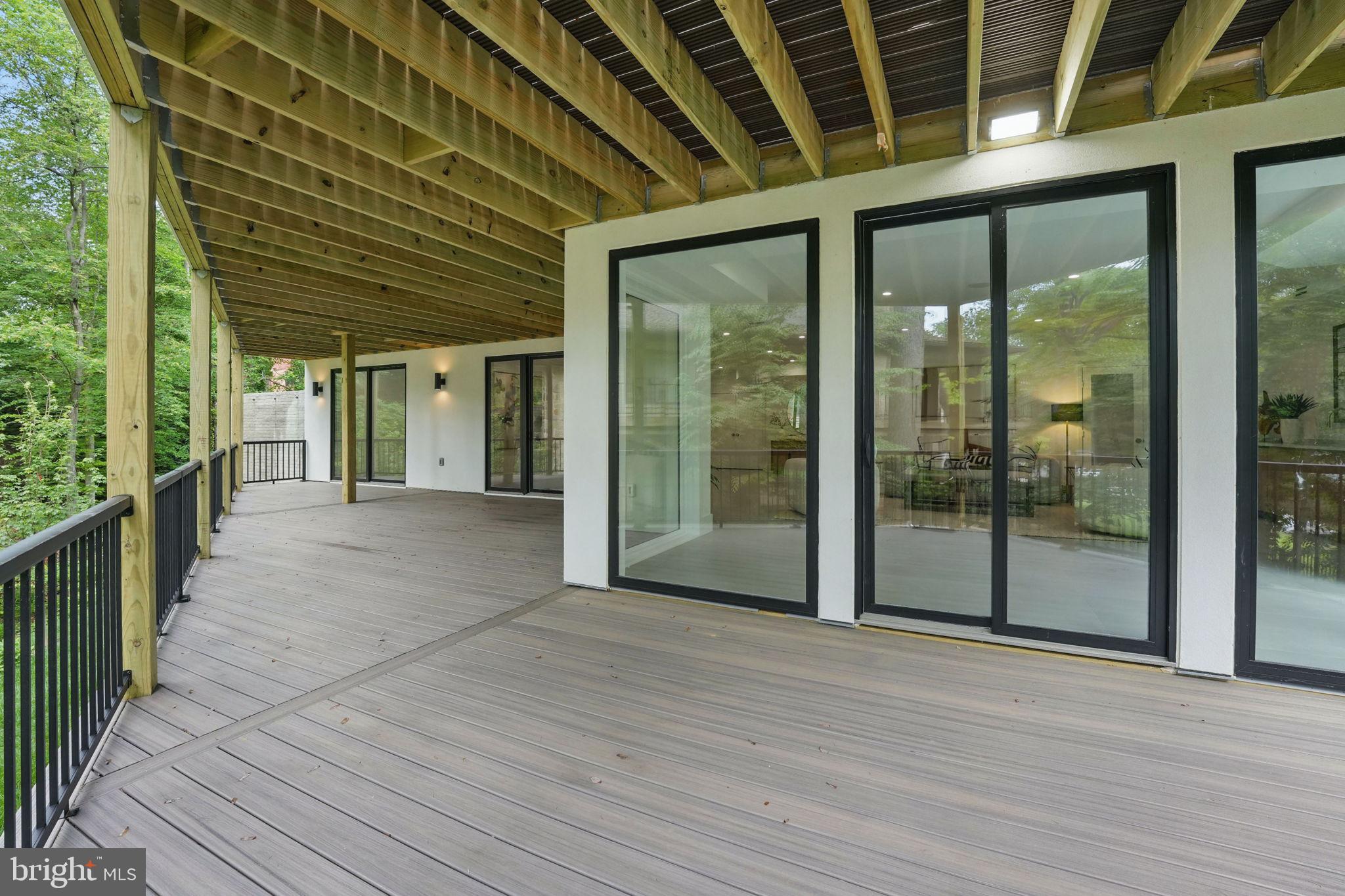 LAKE BARCROFT - Residential