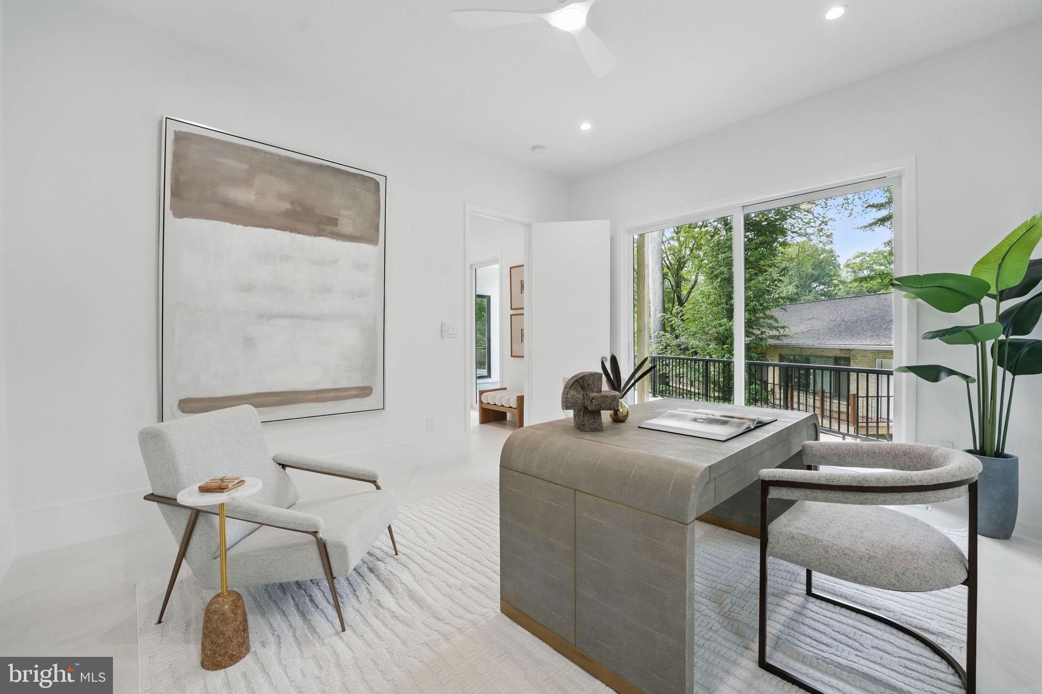 LAKE BARCROFT - Residential