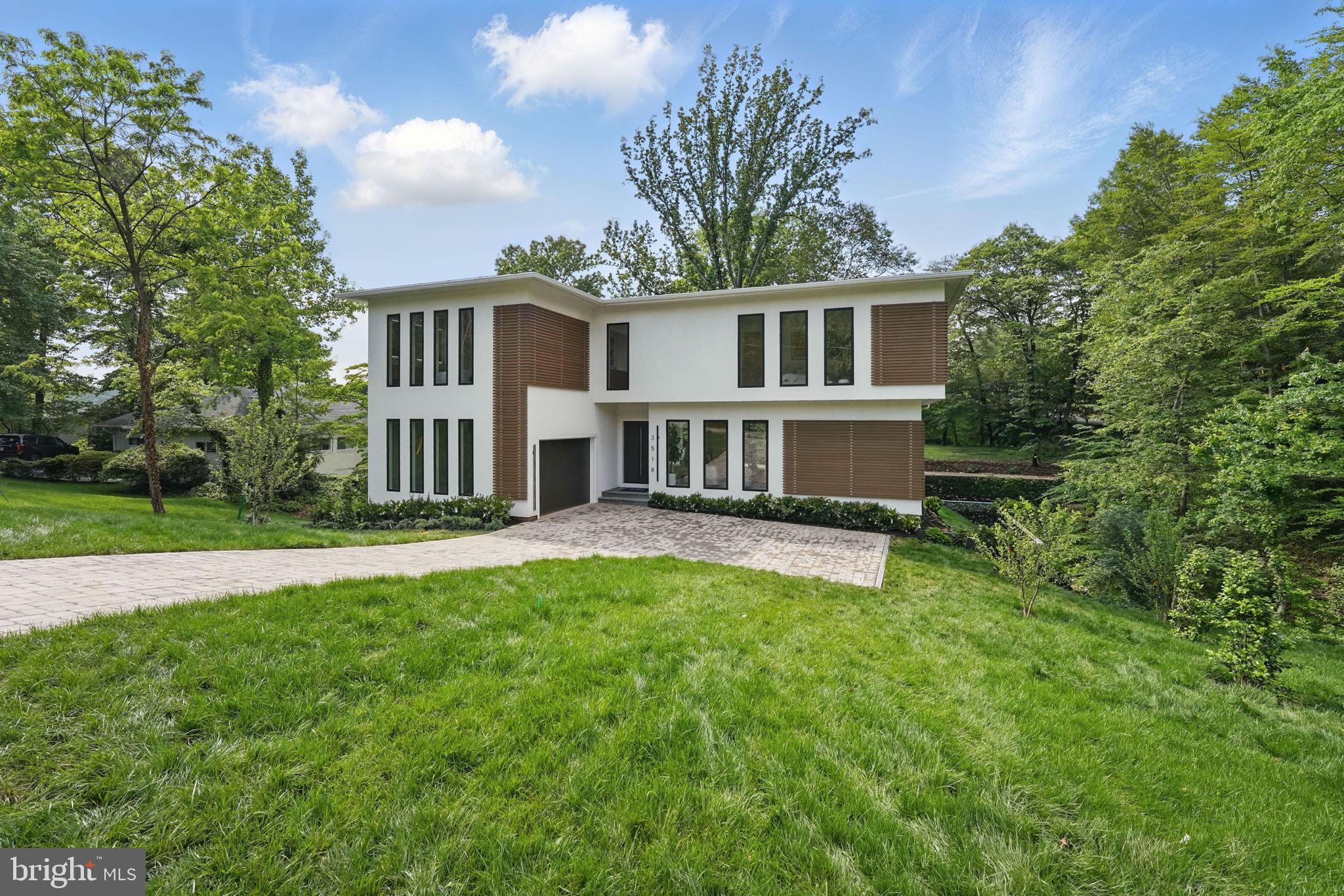 LAKE BARCROFT - Residential