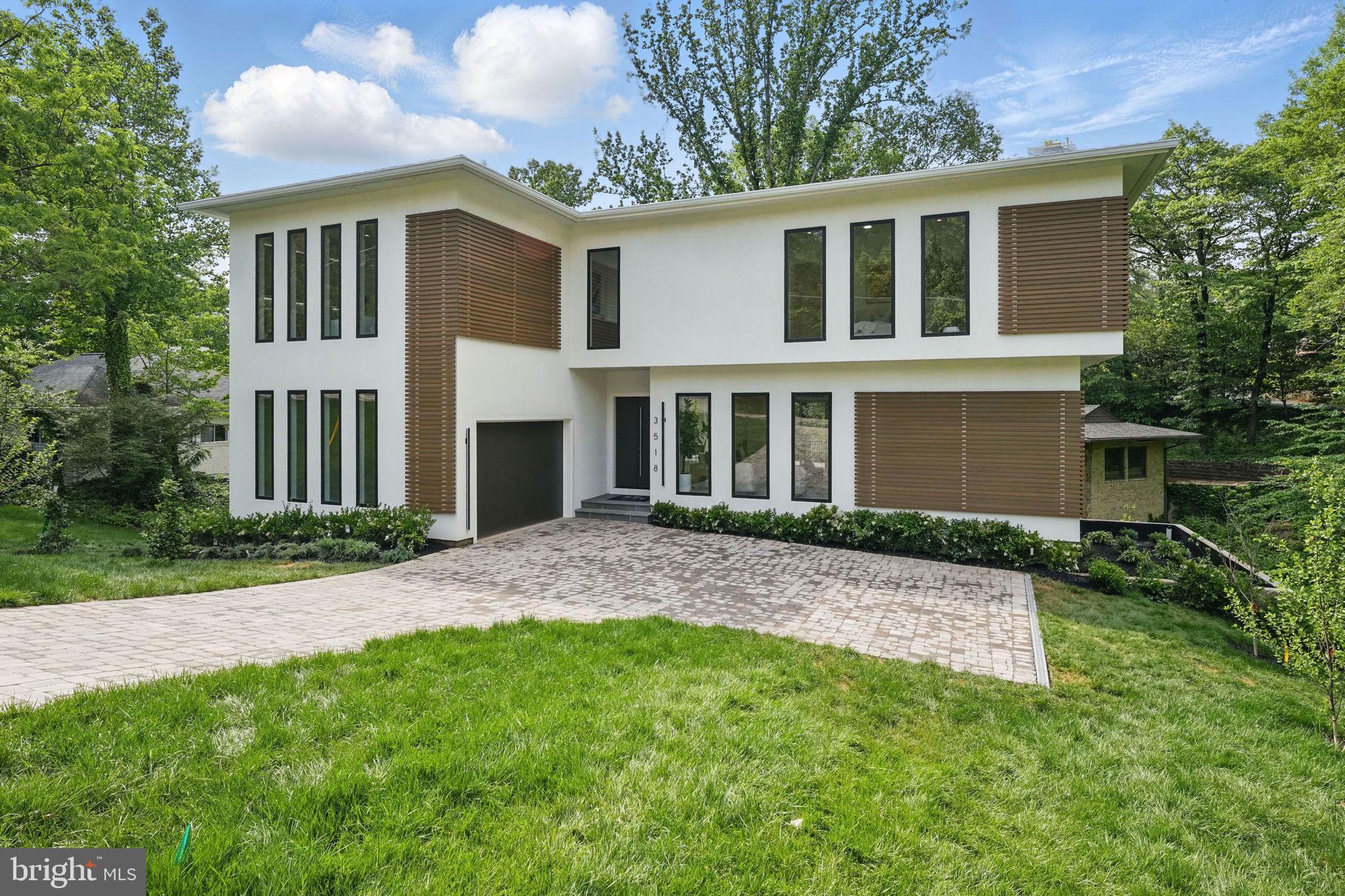 LAKE BARCROFT - Residential