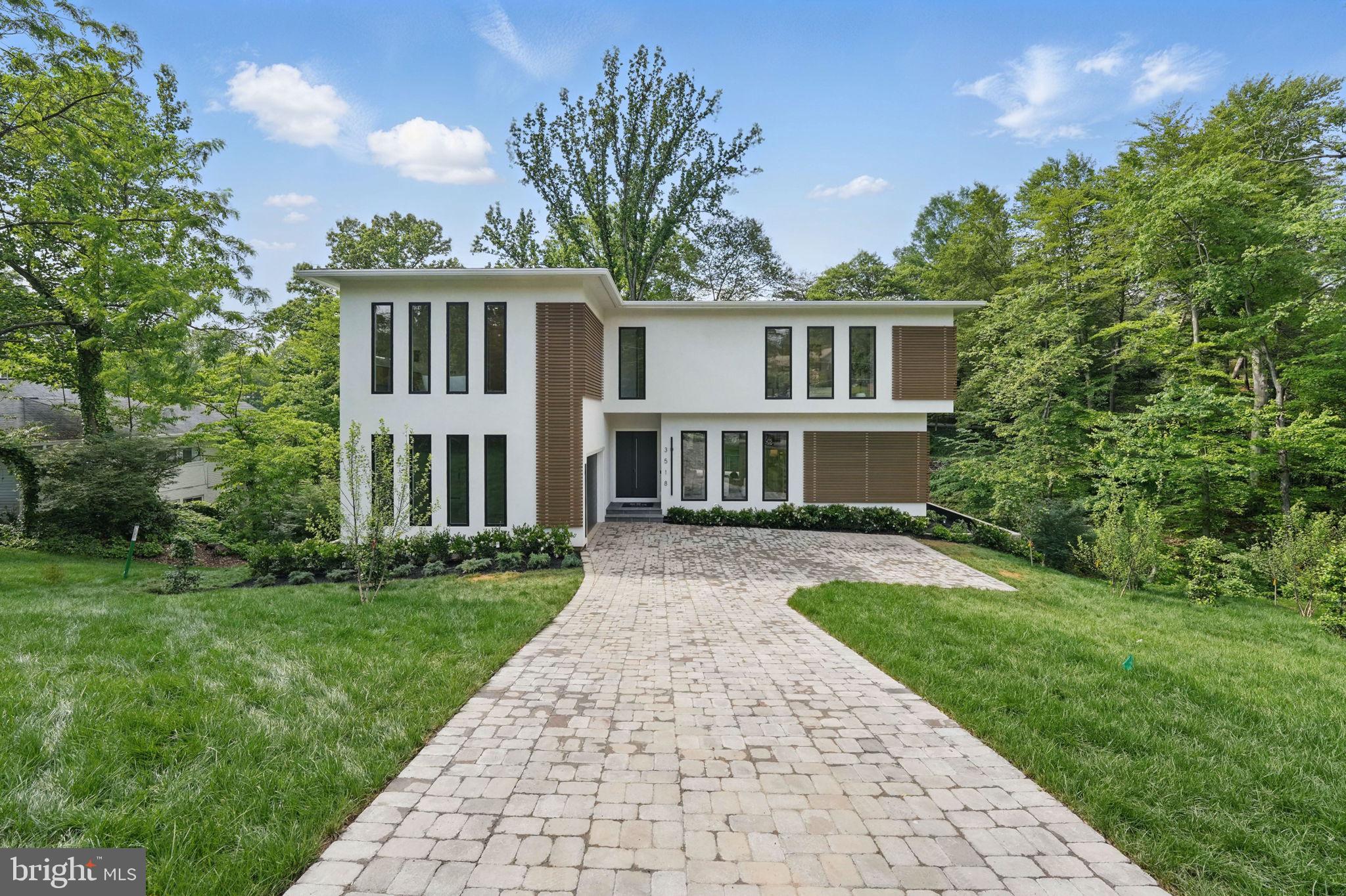 LAKE BARCROFT - Residential