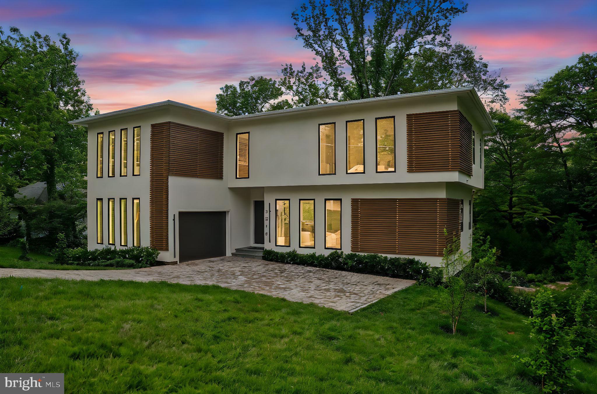 LAKE BARCROFT - Residential