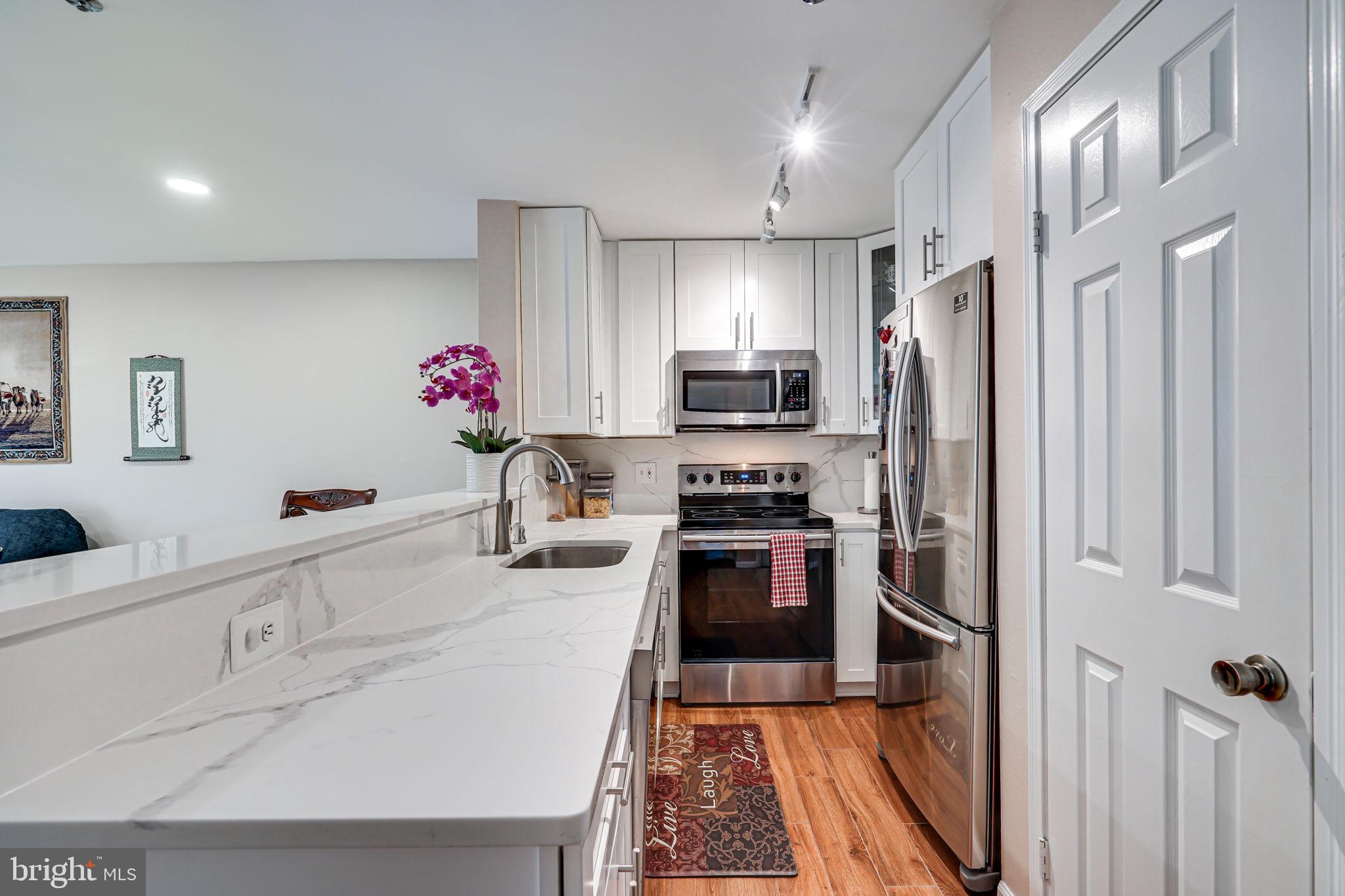 POINTE AT PARK CENTER - Residential