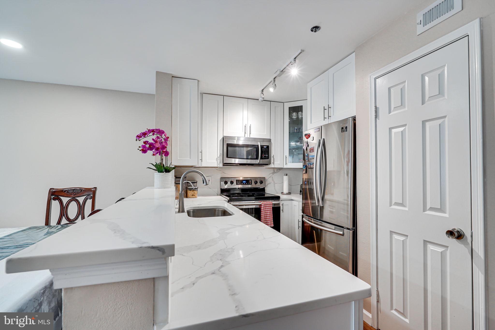 POINTE AT PARK CENTER - Residential
