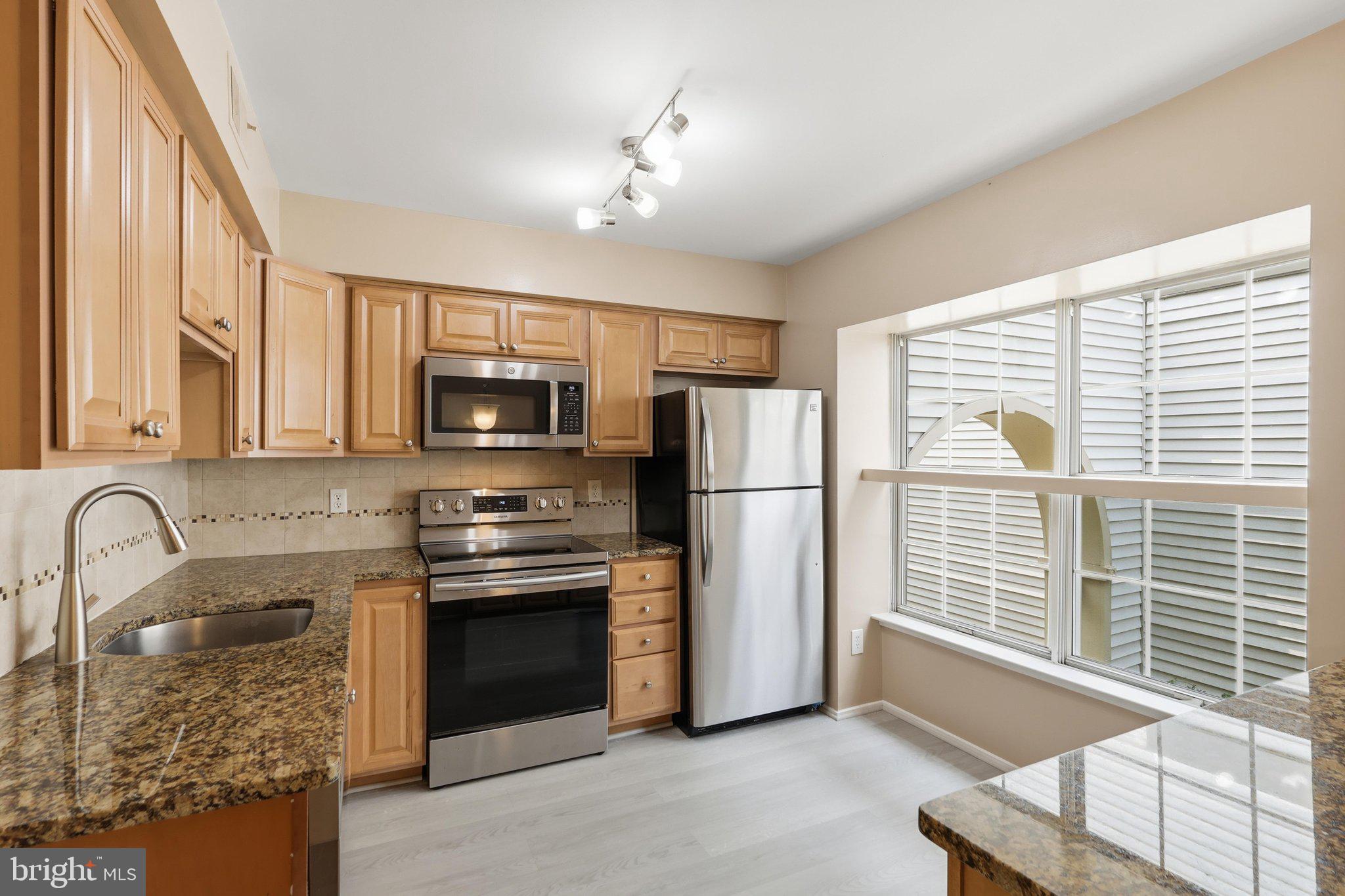 OAKWOOD COMMONS AT BURKE - Residential
