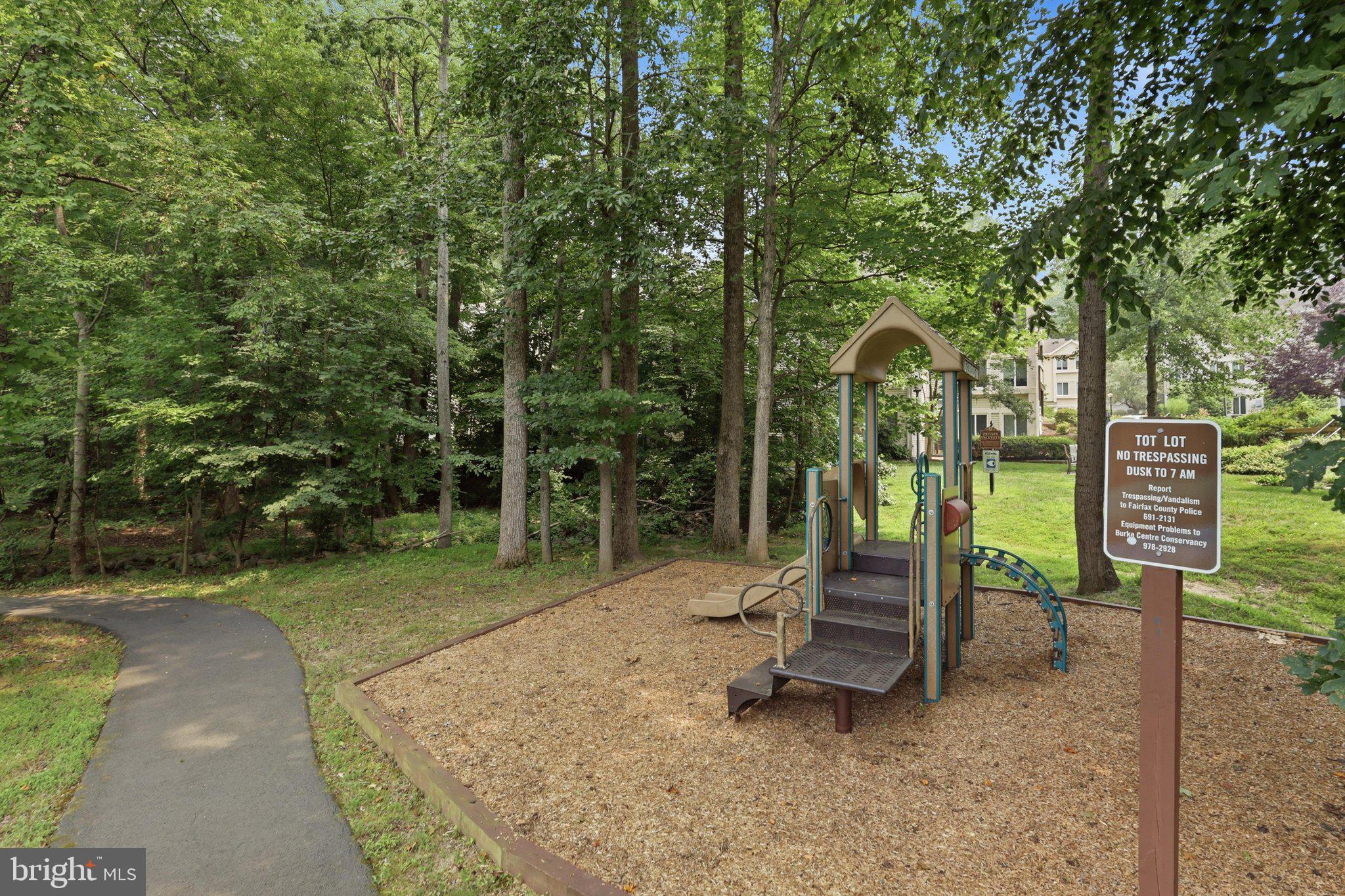 OAKWOOD COMMONS AT BURKE - Residential