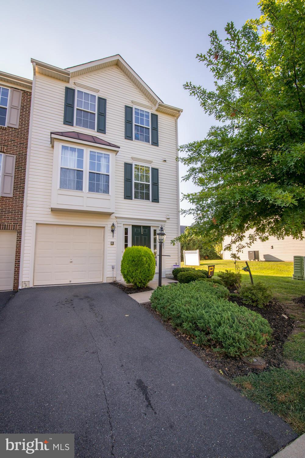 End Unit townhouse in highly desired area near Charles Town Casino almost 2,000 square feet.  All 3 levels finished and beautiful open floor plan concept.  Kitchen with island and breakfast nook/morning room to enjoy the morning coffee.  Large master suite with attached on suite with shower and separate soaking tub.   Call now to set up showing.
